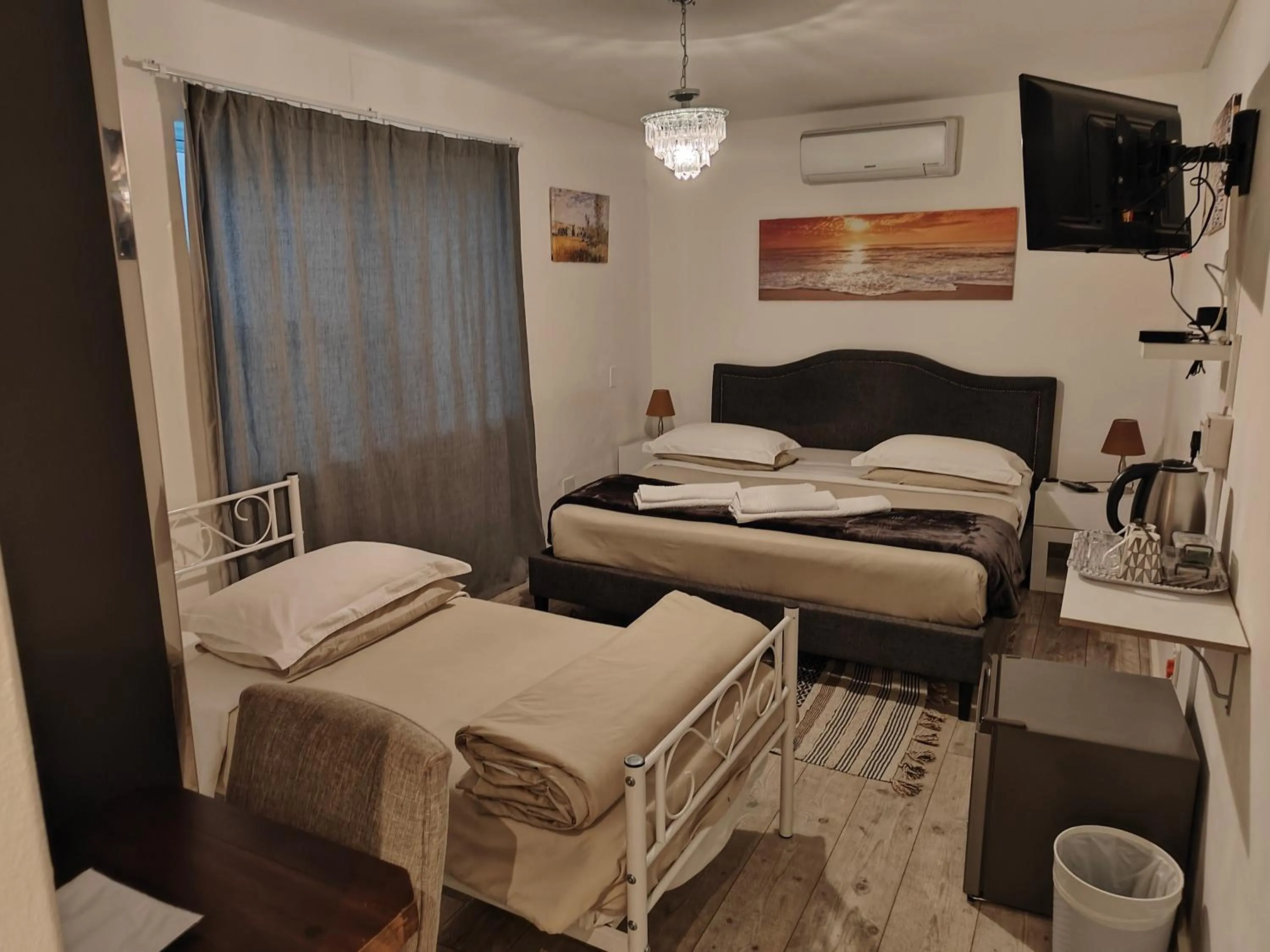 Bedroom, Bed in The Mountains