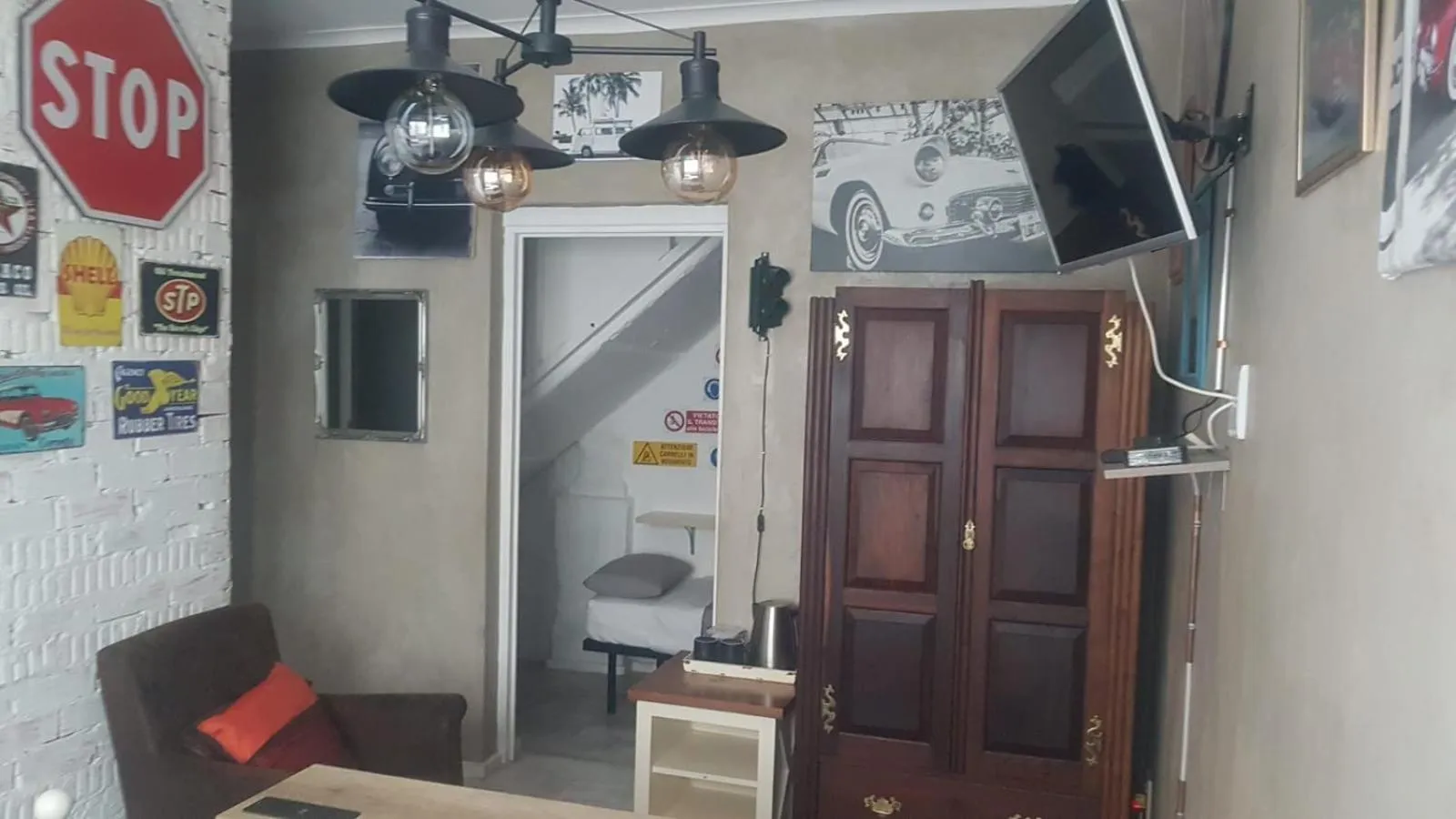 Decorative detail in The Mountains