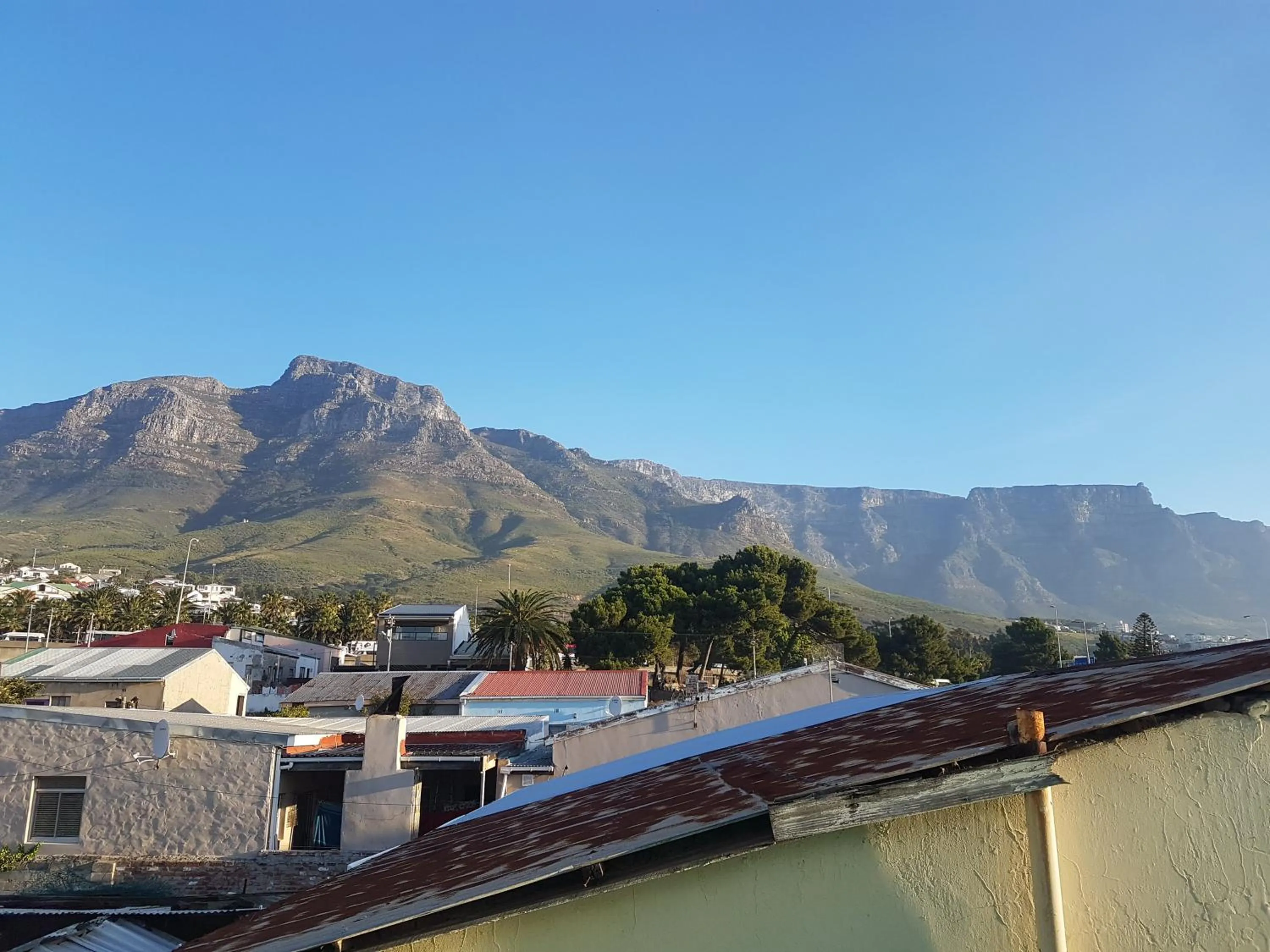 Photo of the whole room in The Mountains