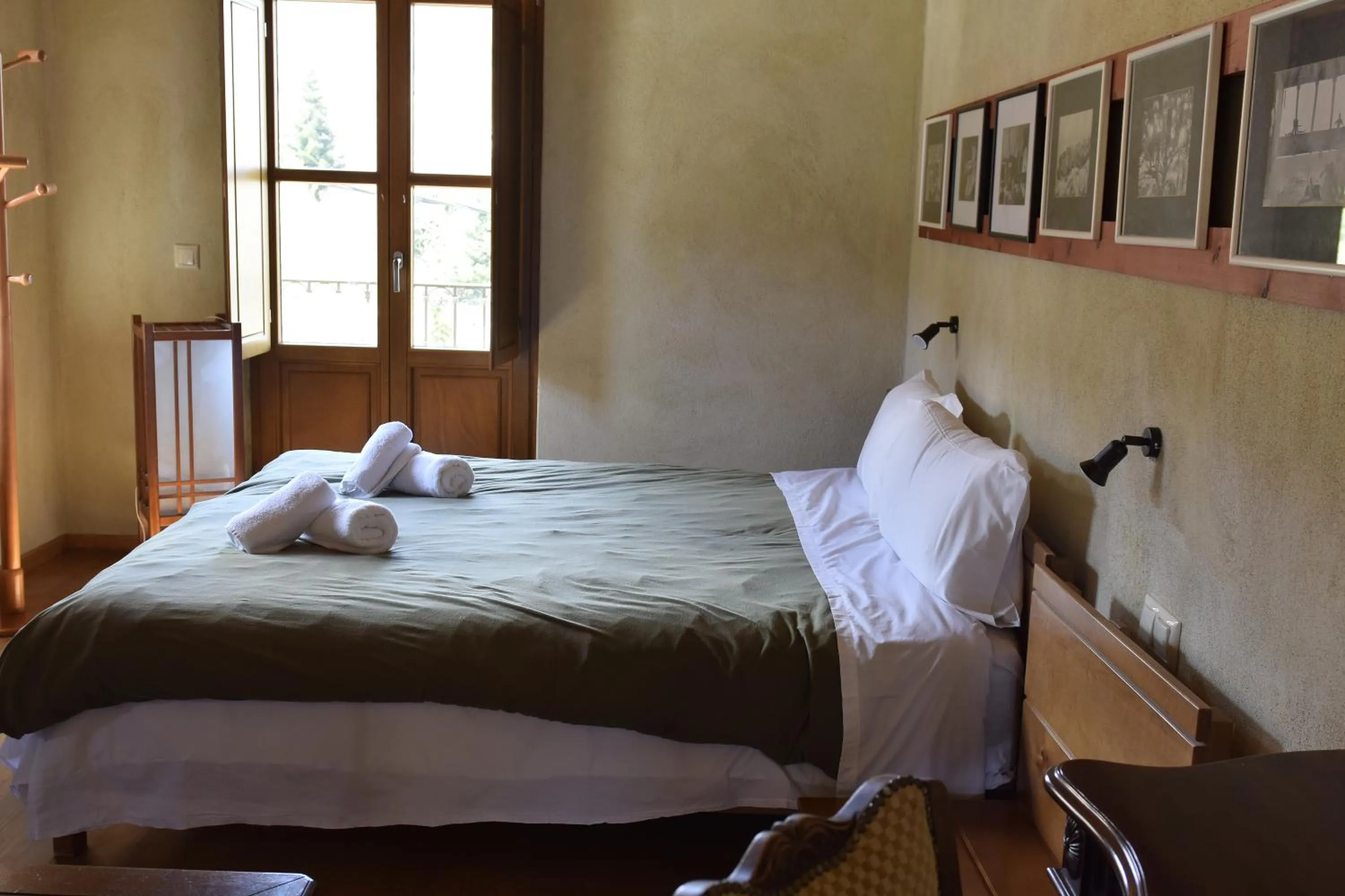 Bed in Great Mantineia