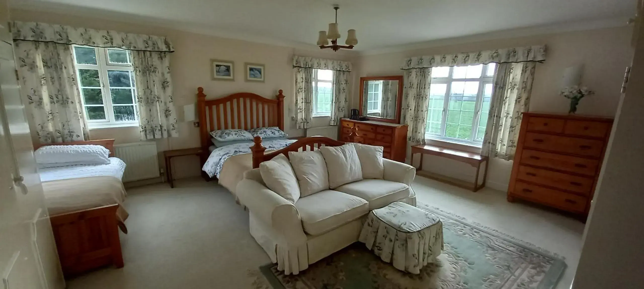 Family Suite in Plumpton House Family Suite in Plumpton House