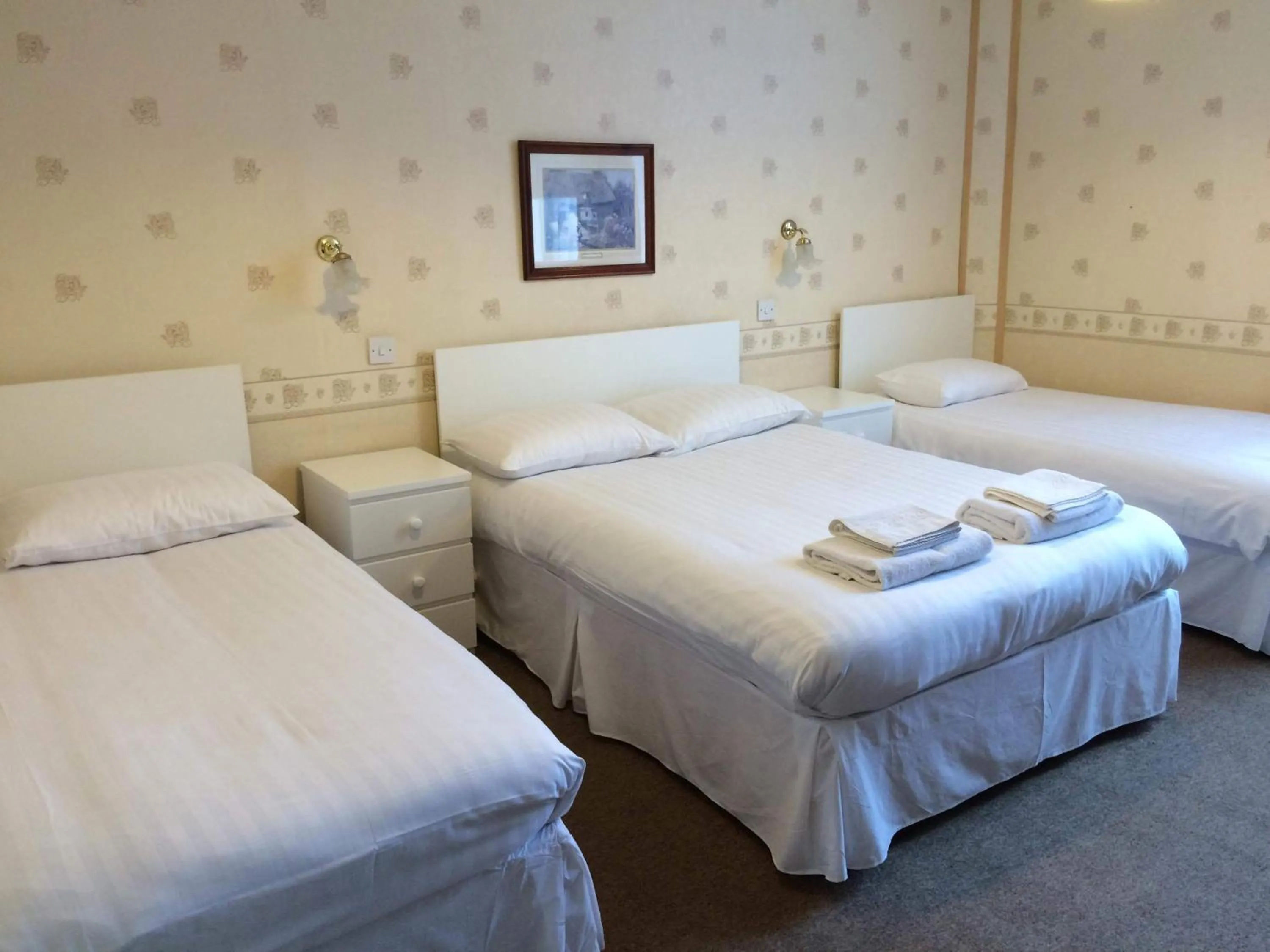 Photo of the whole room, Bed in The Wight Bay Hotel - Isle of Wight