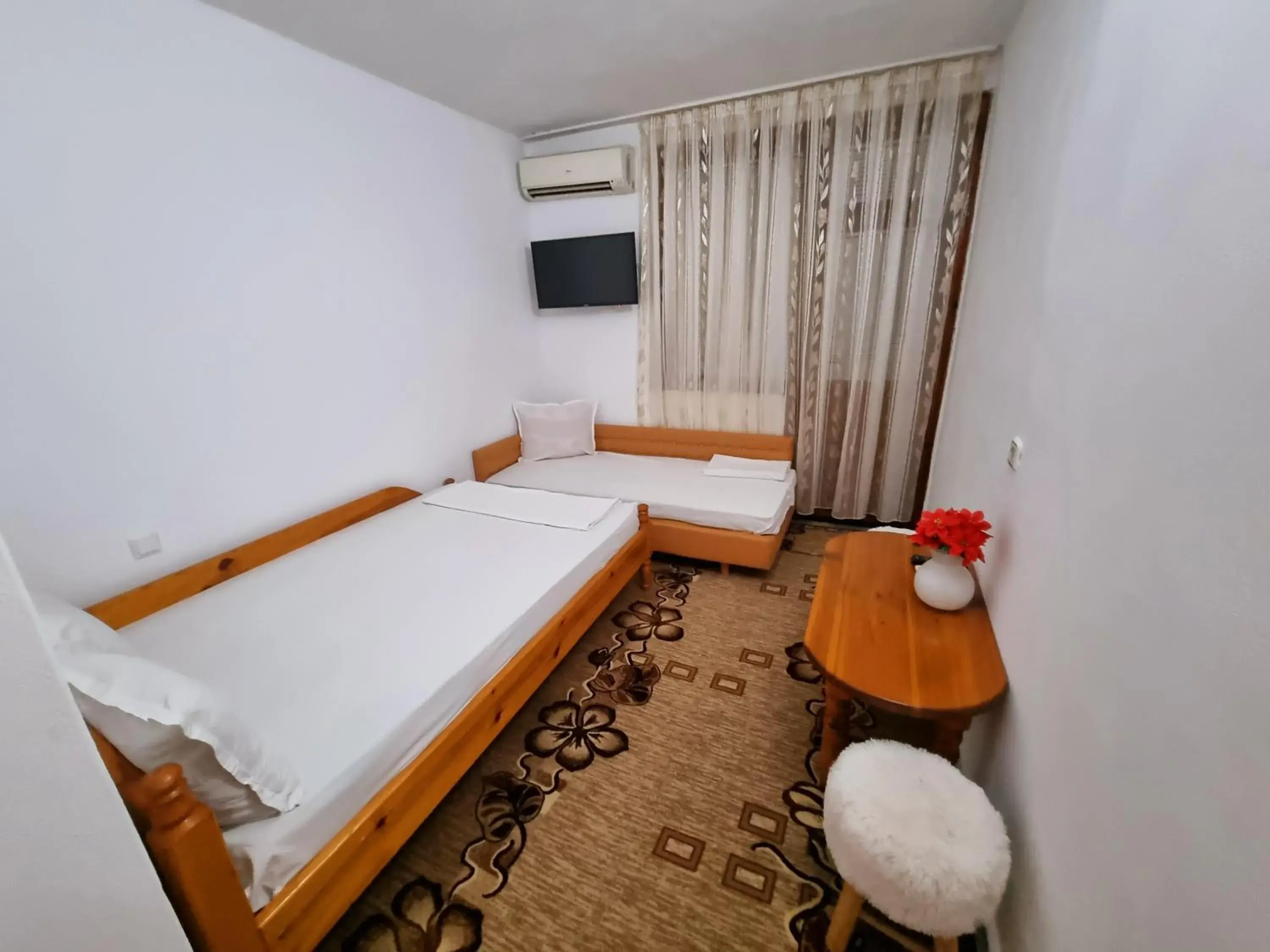 Basic Triple Room in Motel Thessaloniki Basic Triple Room in Motel Thessaloniki