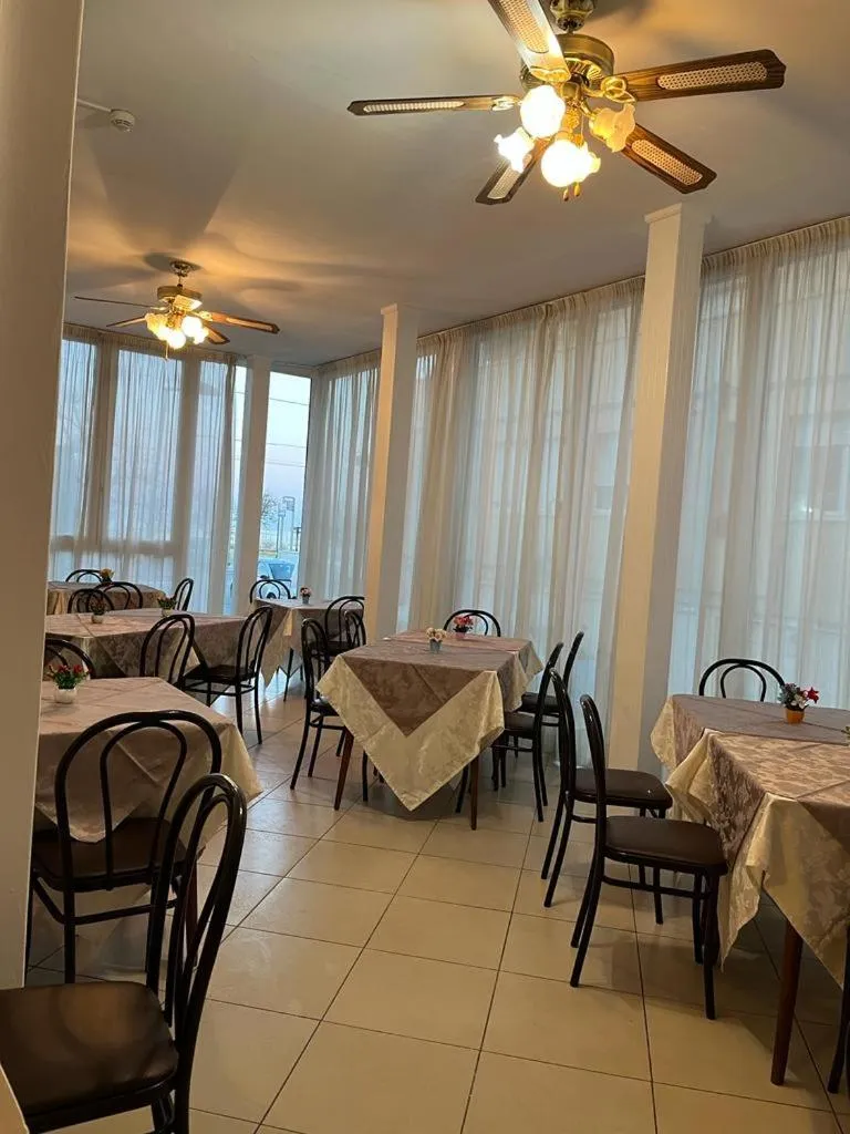 Restaurant/places to eat in Hotel Vienna Rivazzurra