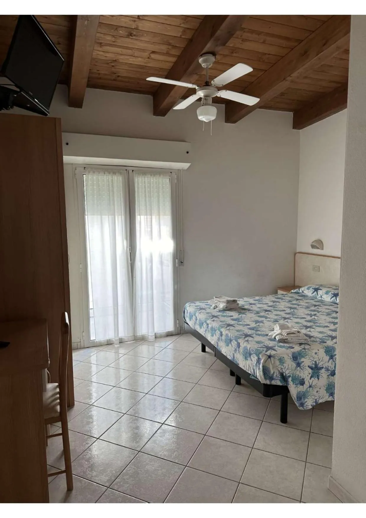 Photo of the whole room, Bed in Hotel Vienna Rivazzurra