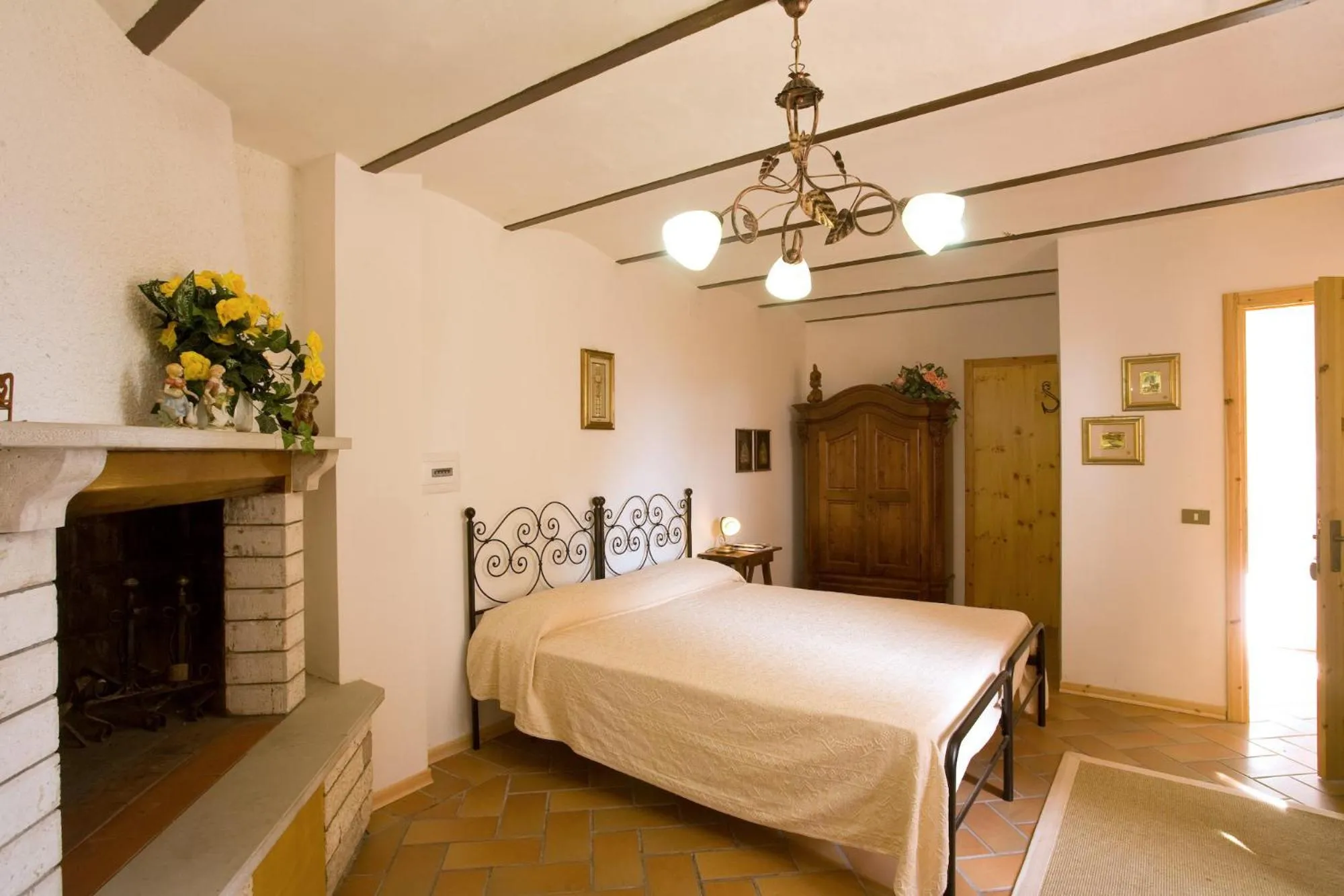 Bedroom, Bed in Villa Gioia Civita