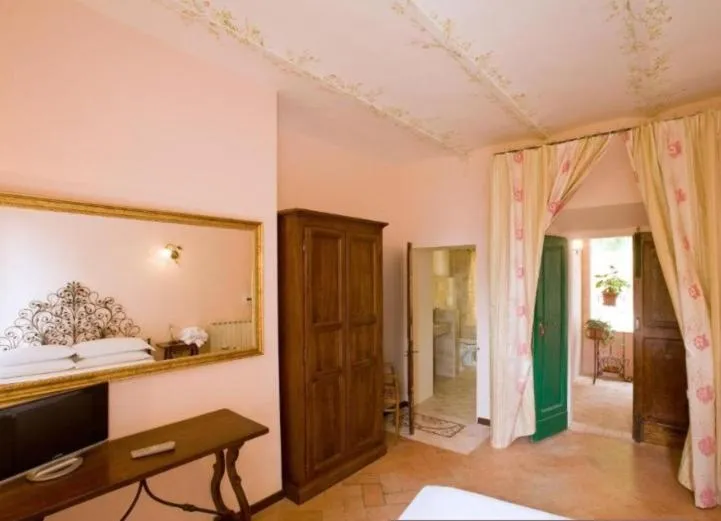 Bed in Villa Gioia Civita