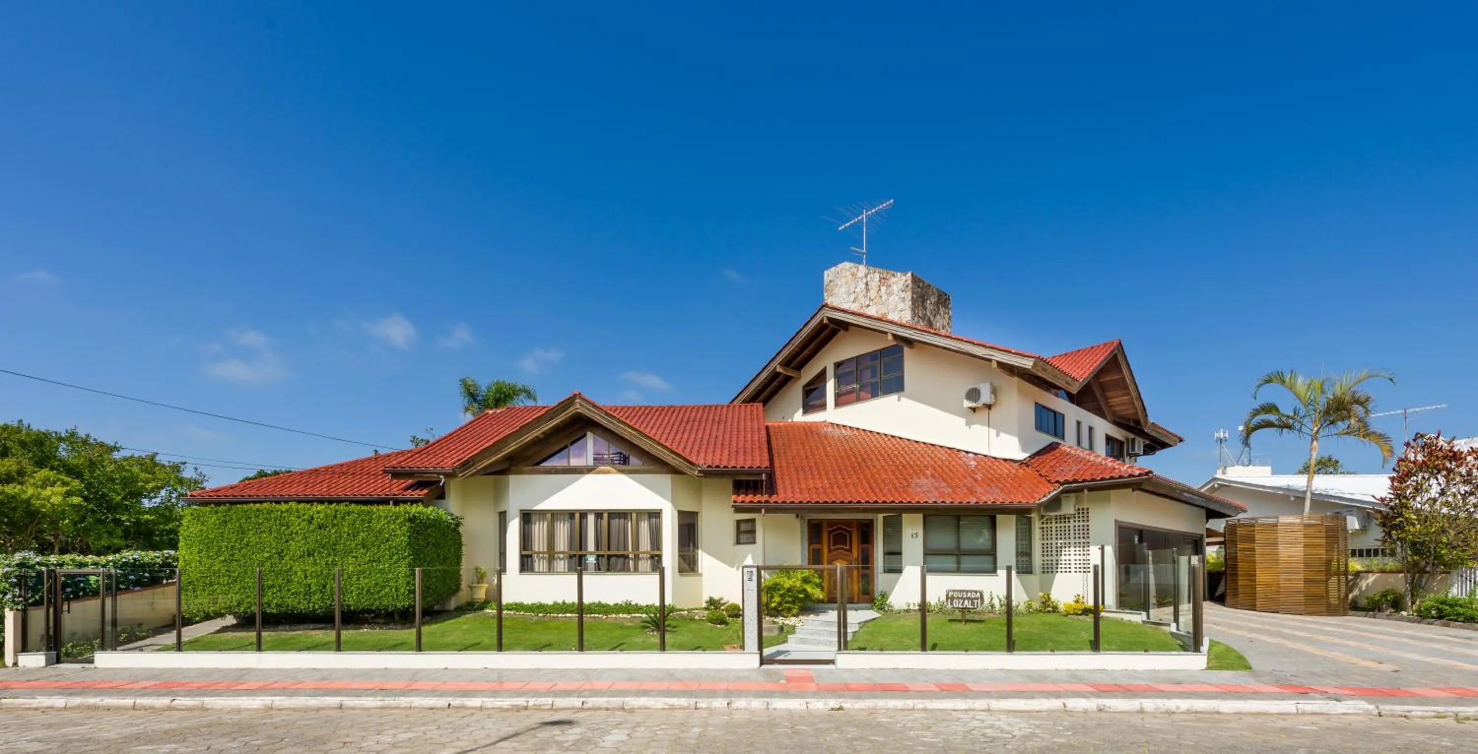 Property building in Pousada Lozalti
