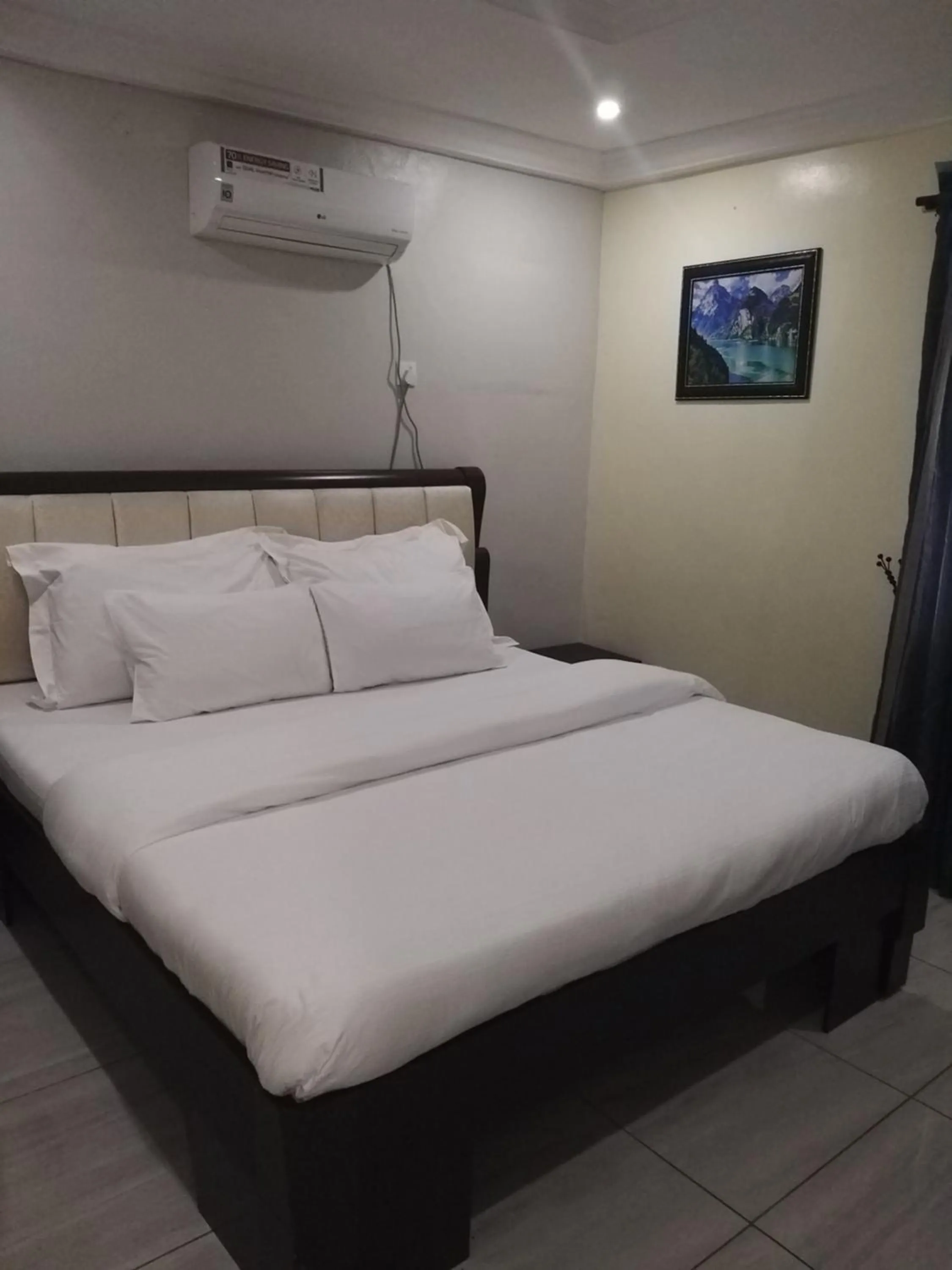 Bed in MITOS LUXURY SUITES -Somosu