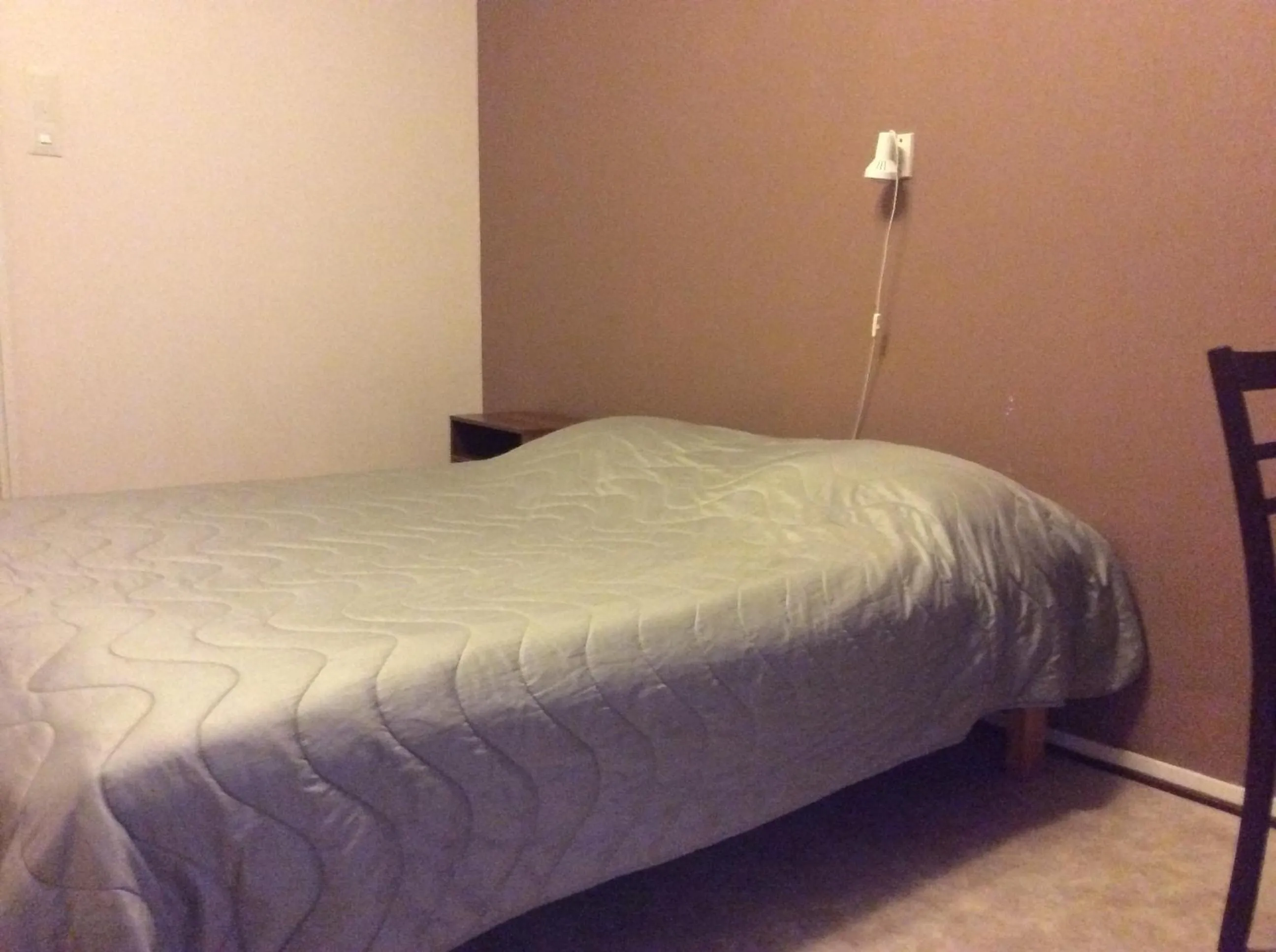 Bed in Leo Hotelli