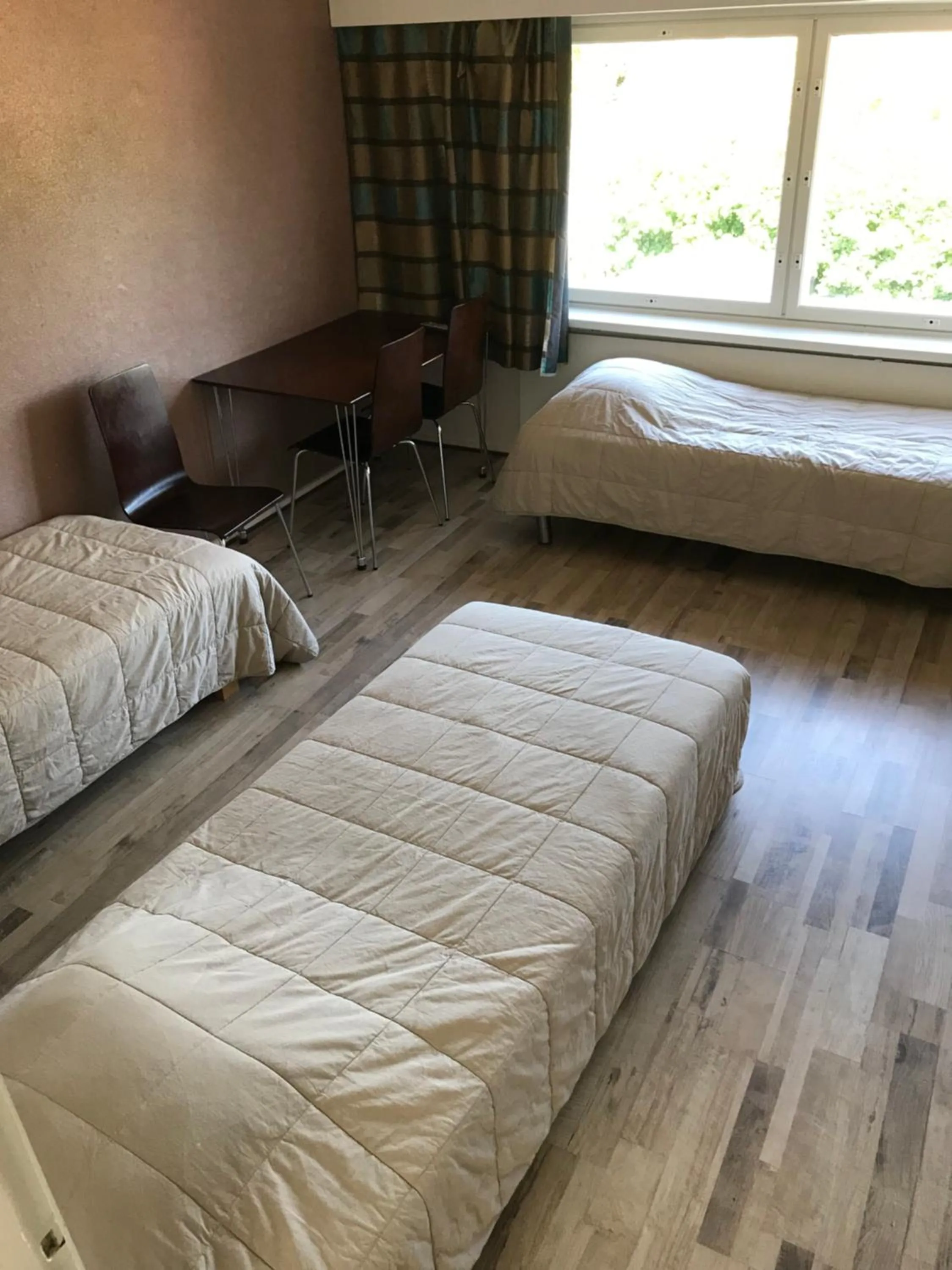 Bed in Leo Hotelli
