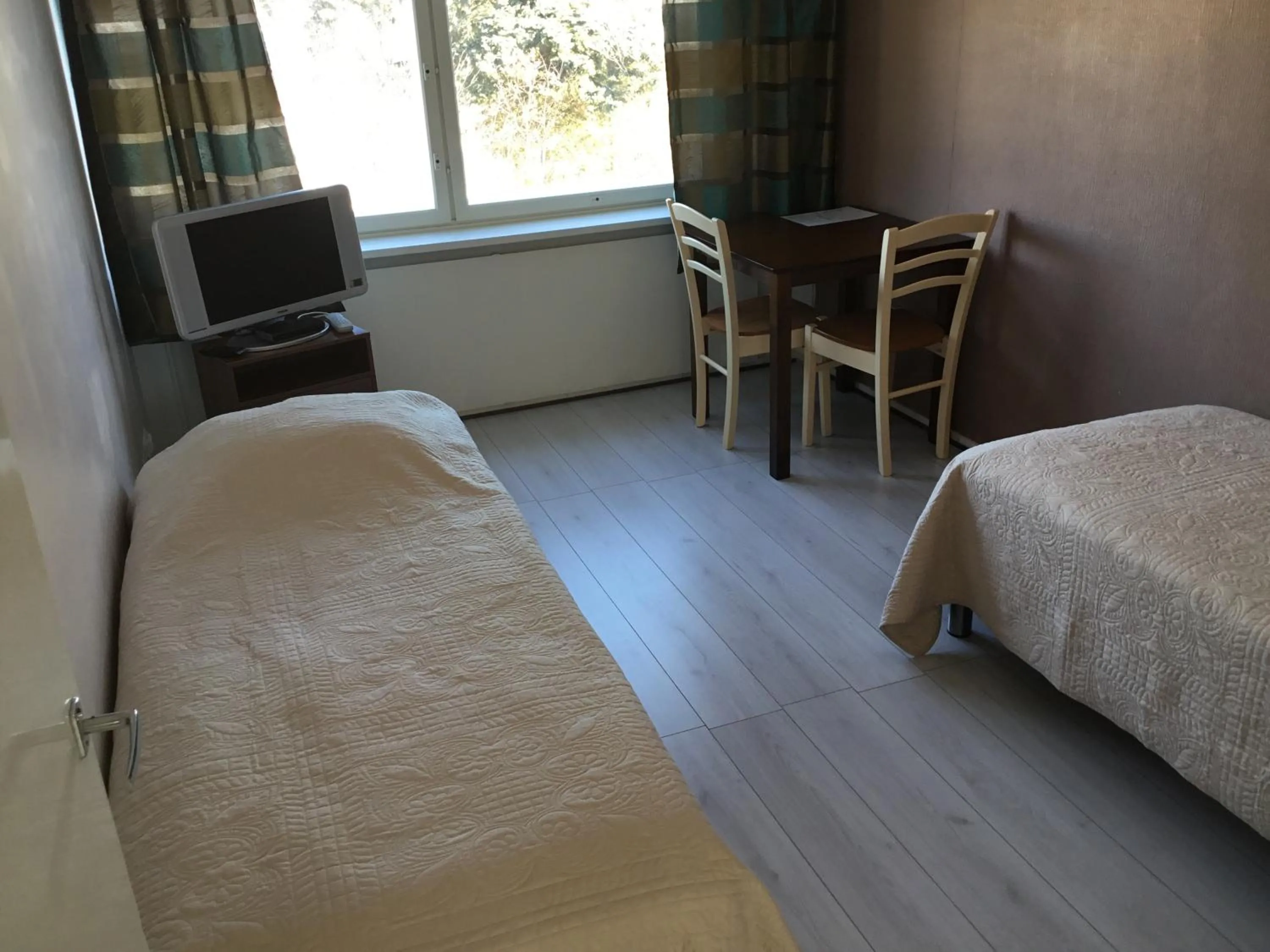 Photo of the whole room, Bed in Leo Hotelli