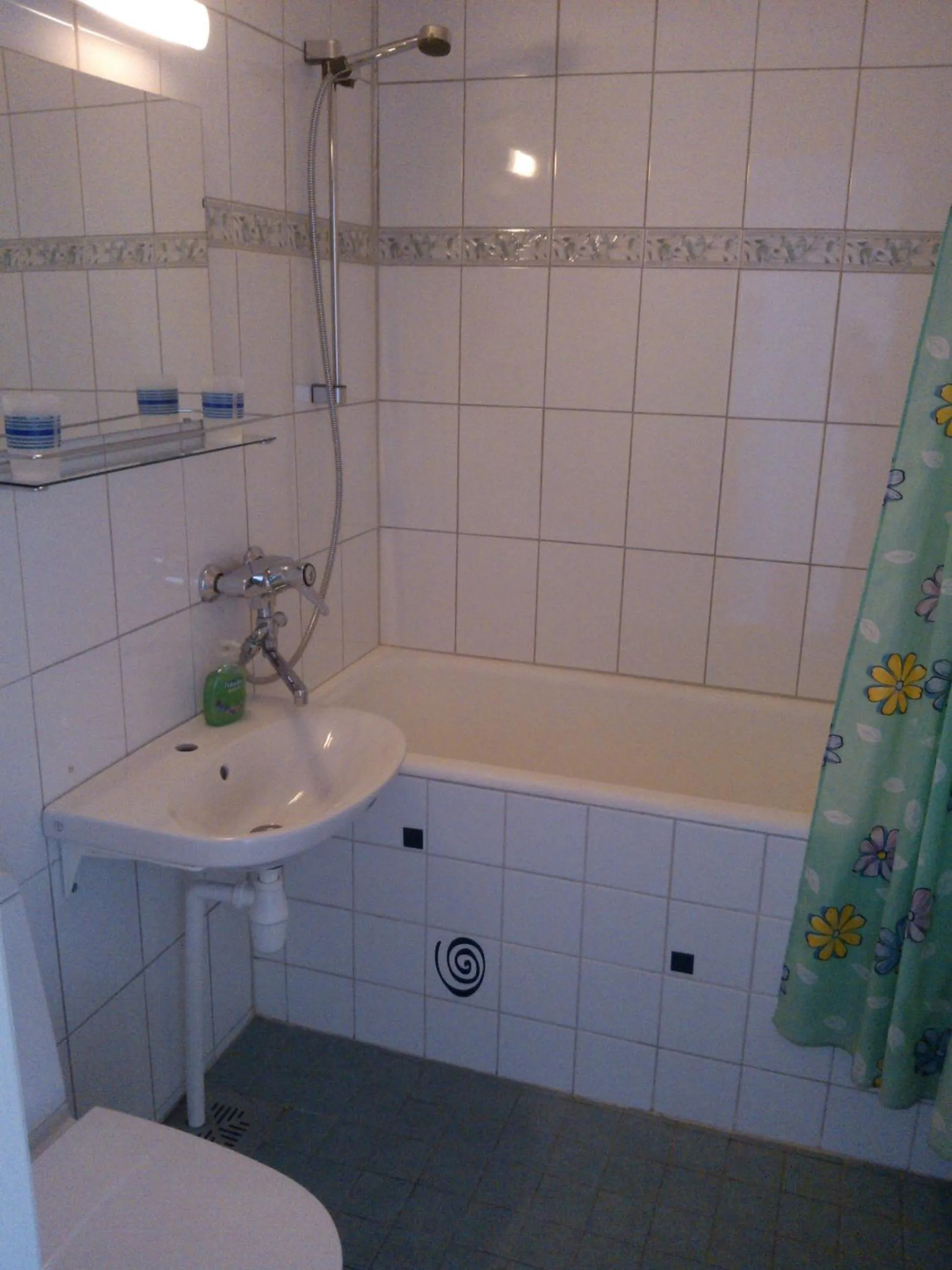 Bathroom in Leo Hotelli