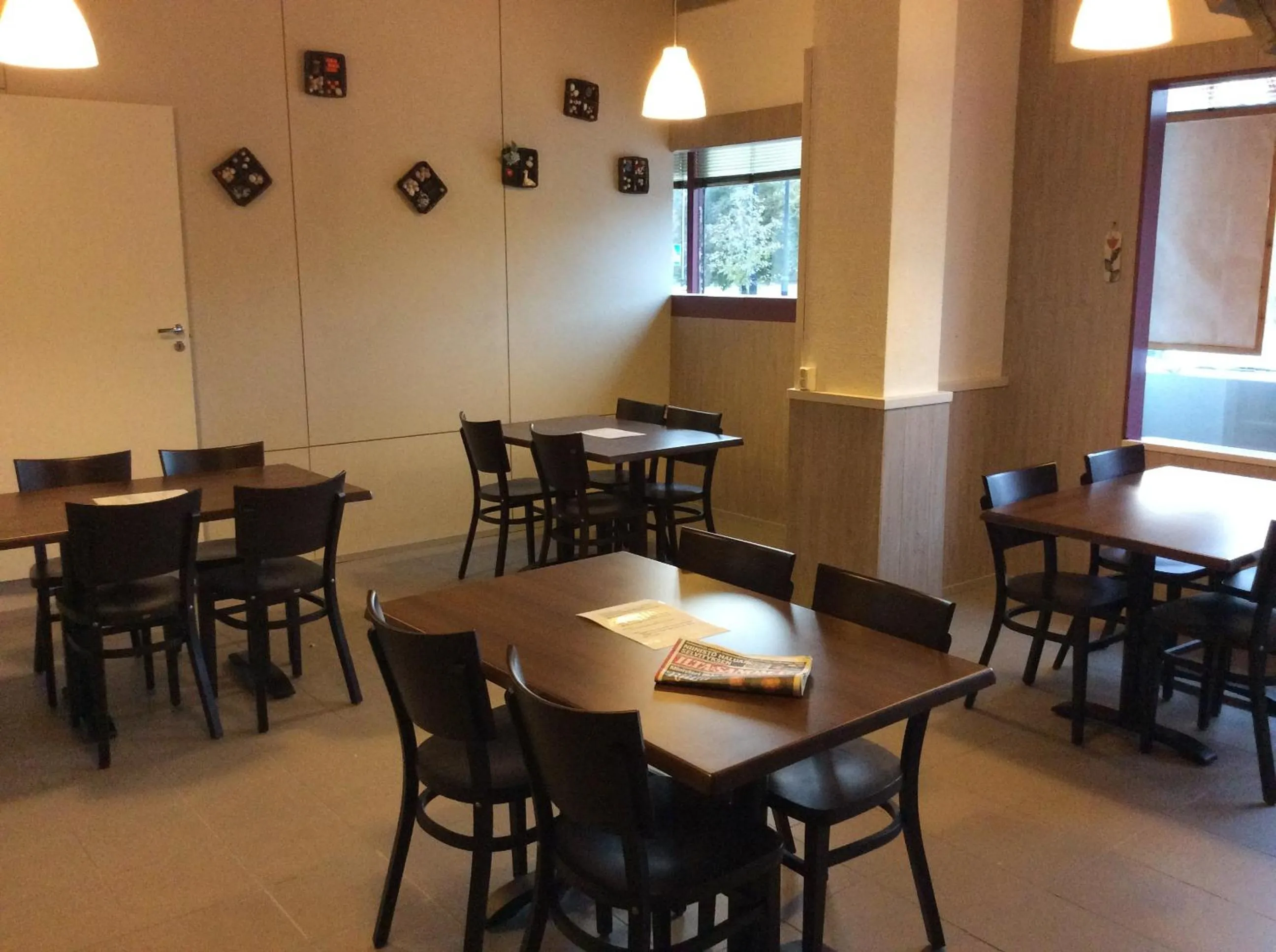 Restaurant/places to eat in Leo Hotelli