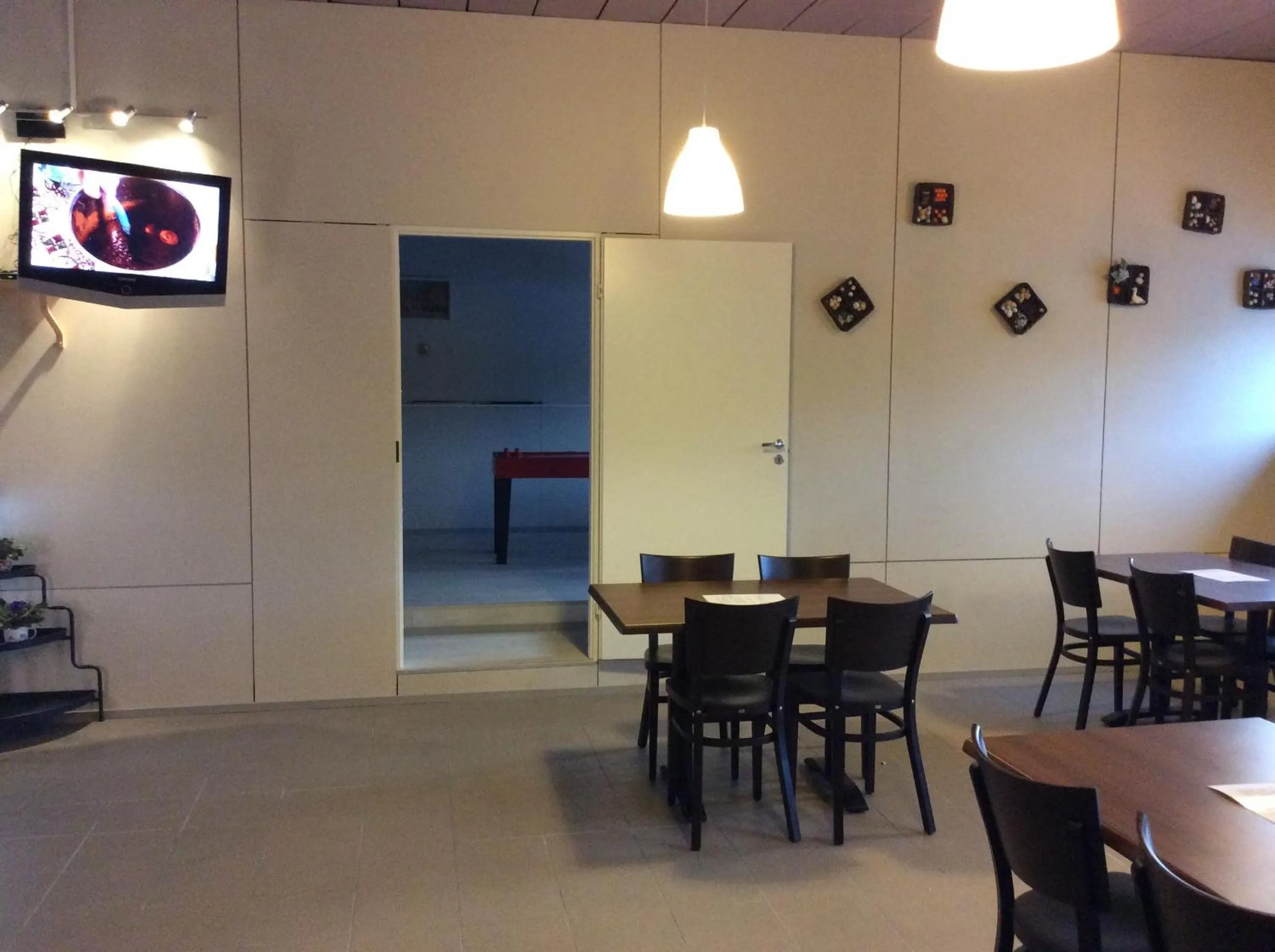 Restaurant/places to eat in Leo Hotelli