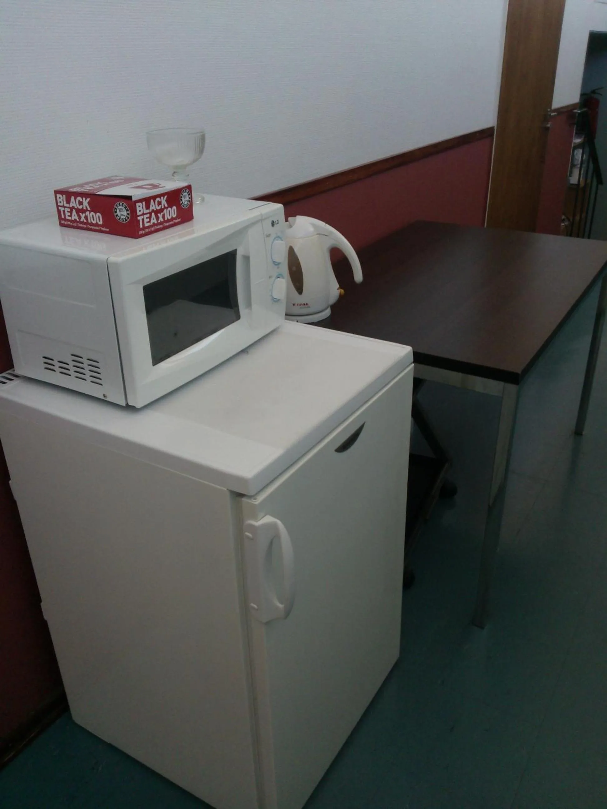 Coffee/tea facilities in Leo Hotelli