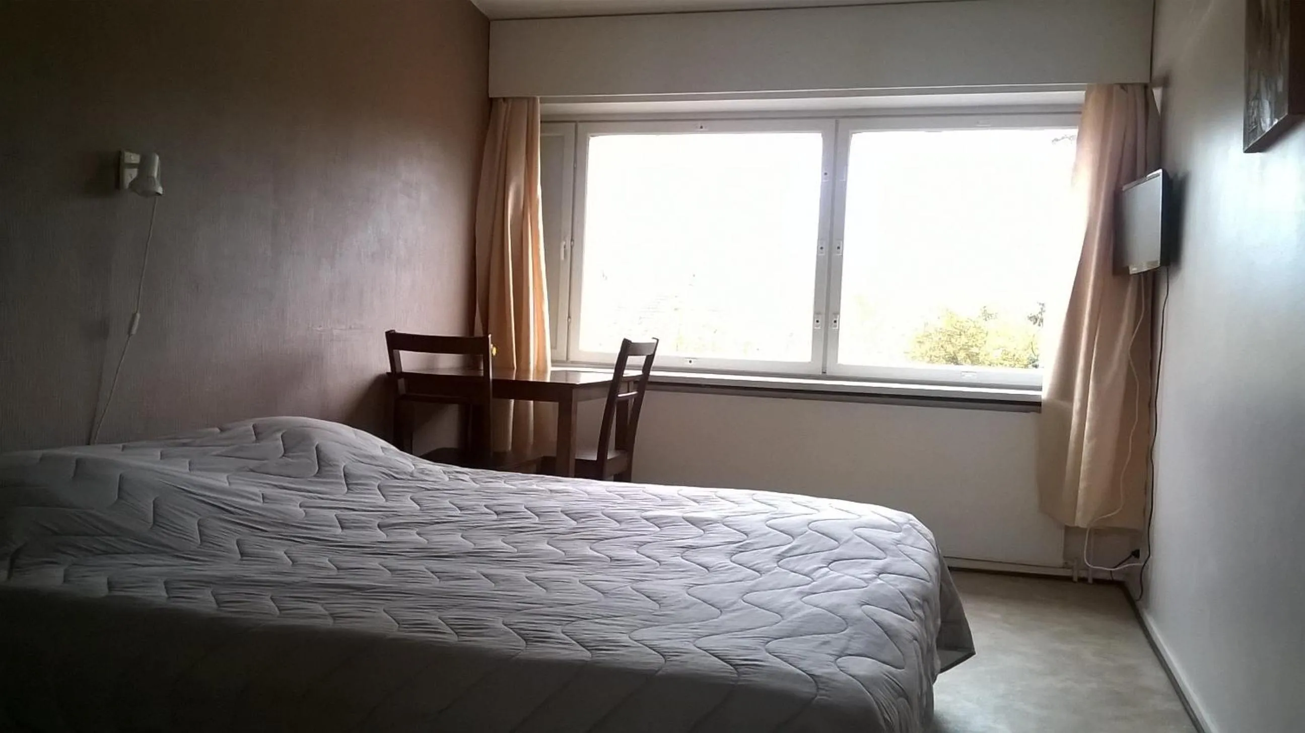 Photo of the whole room, Bed in Leo Hotelli
