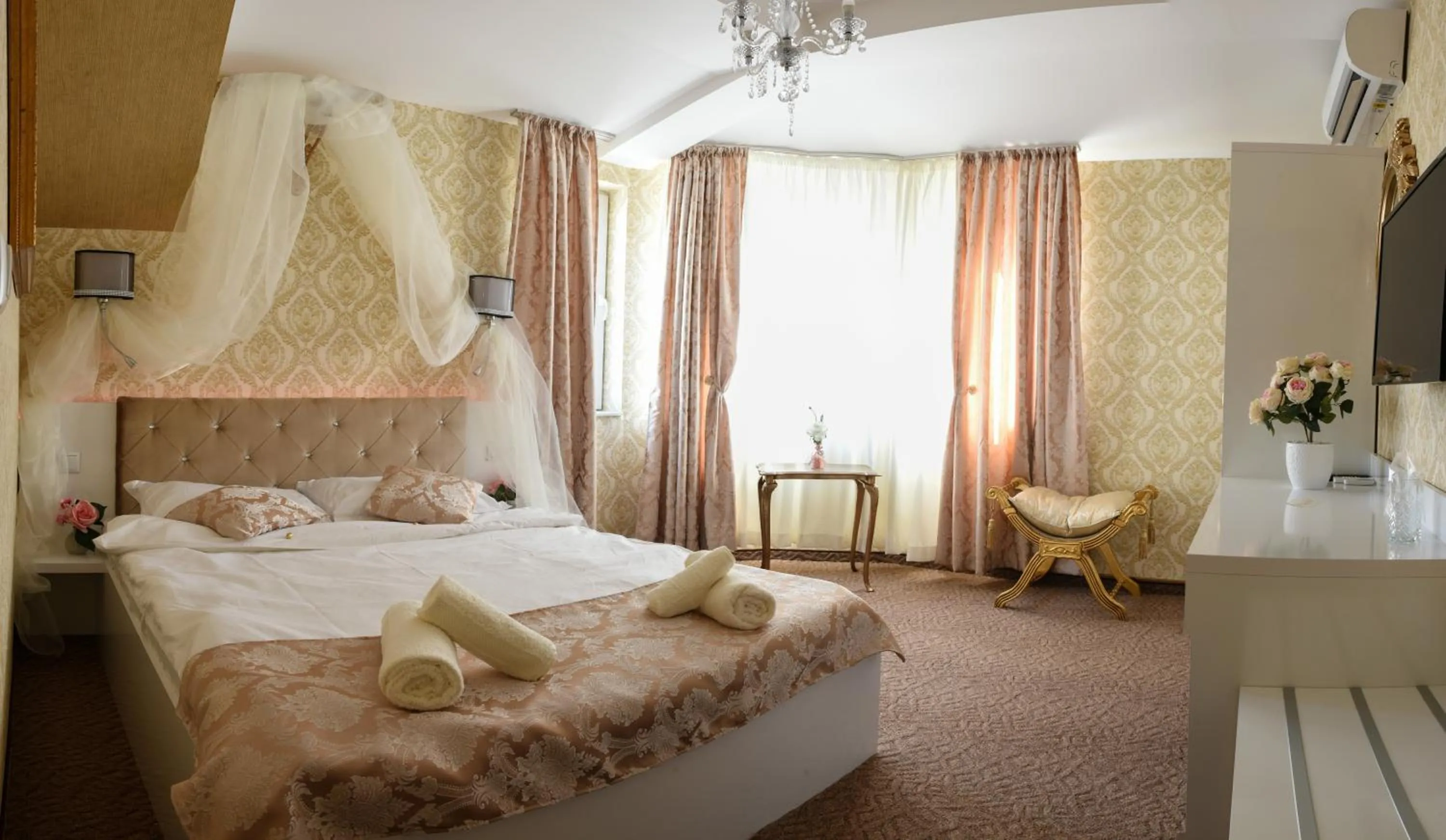 Bed in Golden House