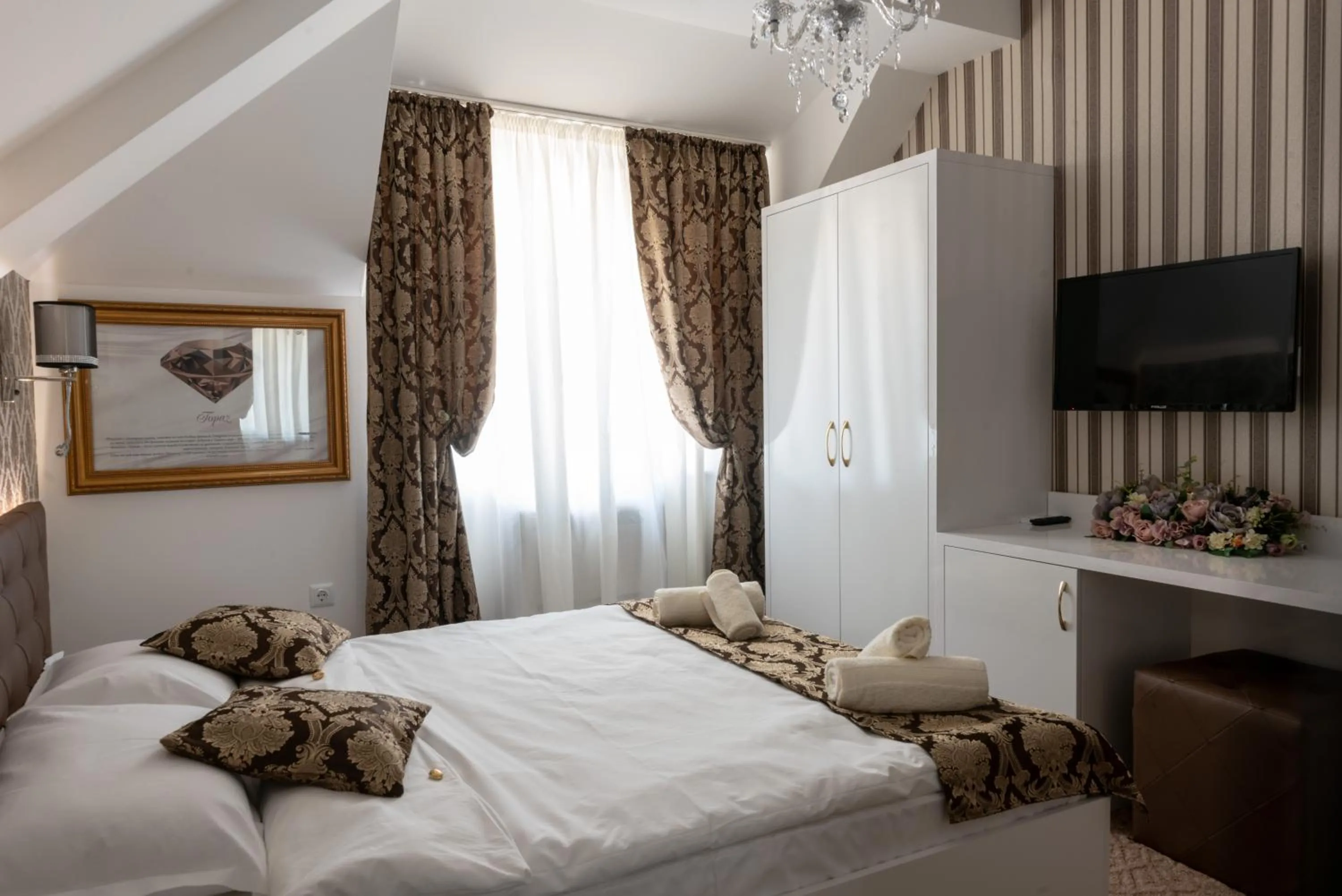 TV and multimedia, Bed in Golden House
