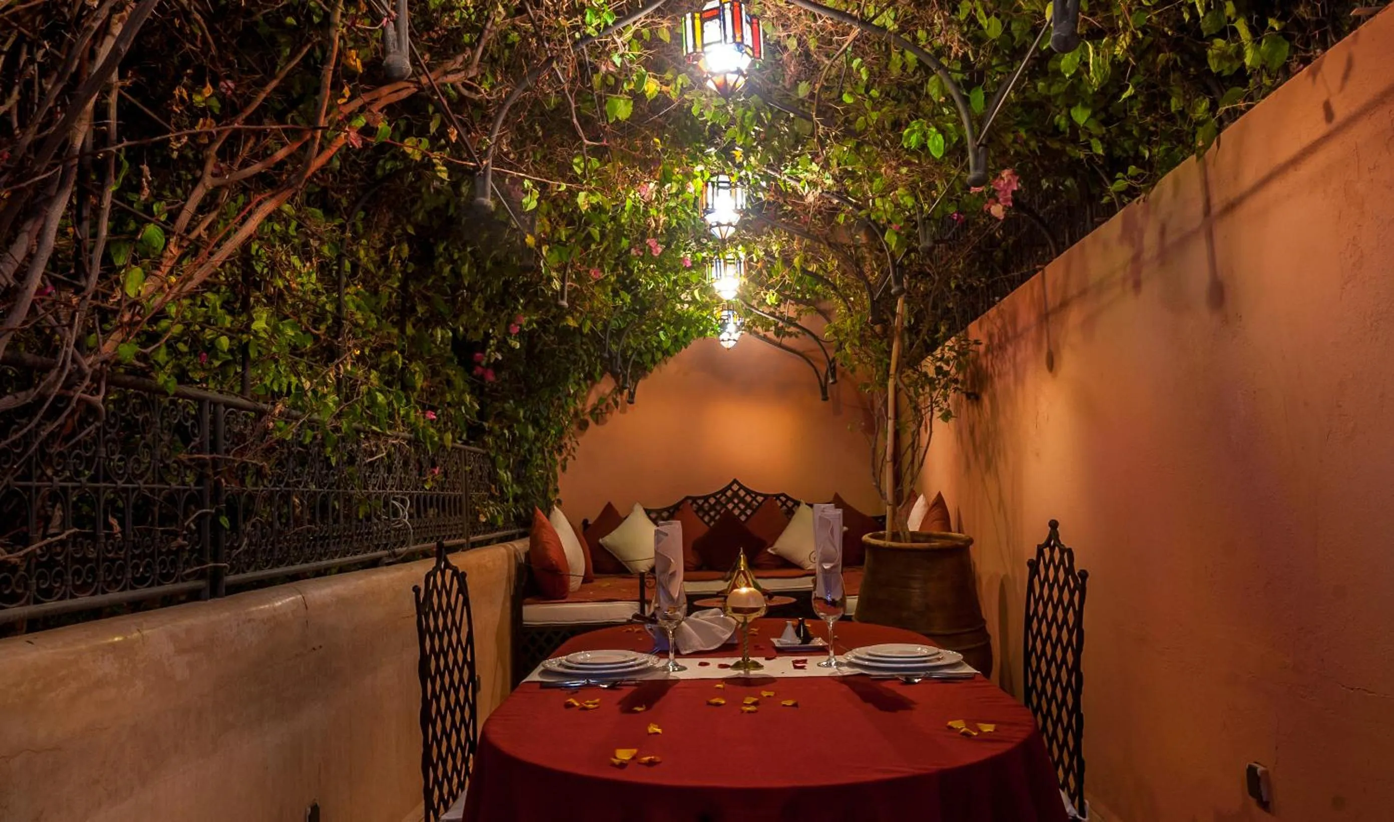 Restaurant/places to eat in Riad Anabel