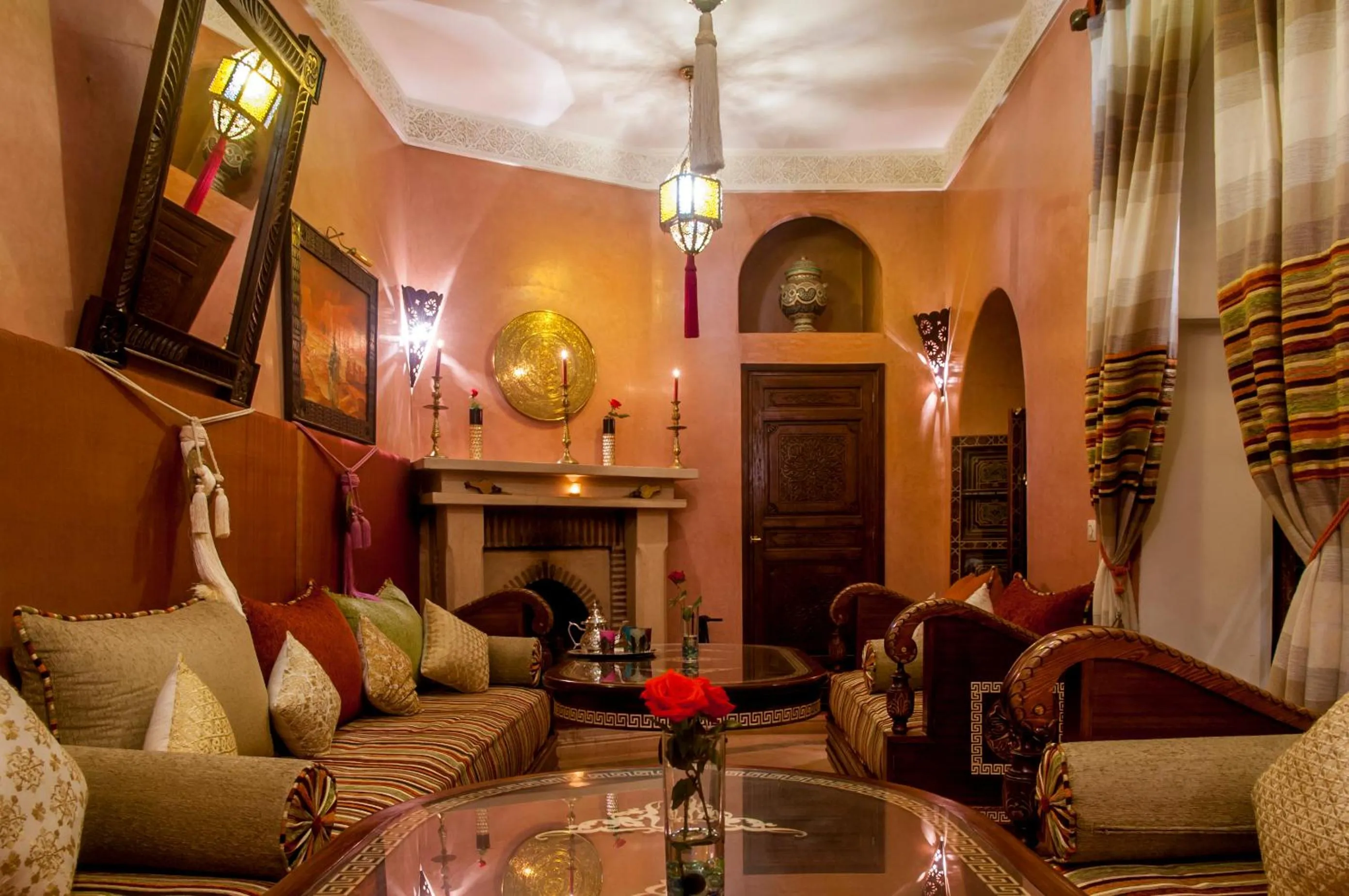 Communal lounge/ TV room in Riad Anabel