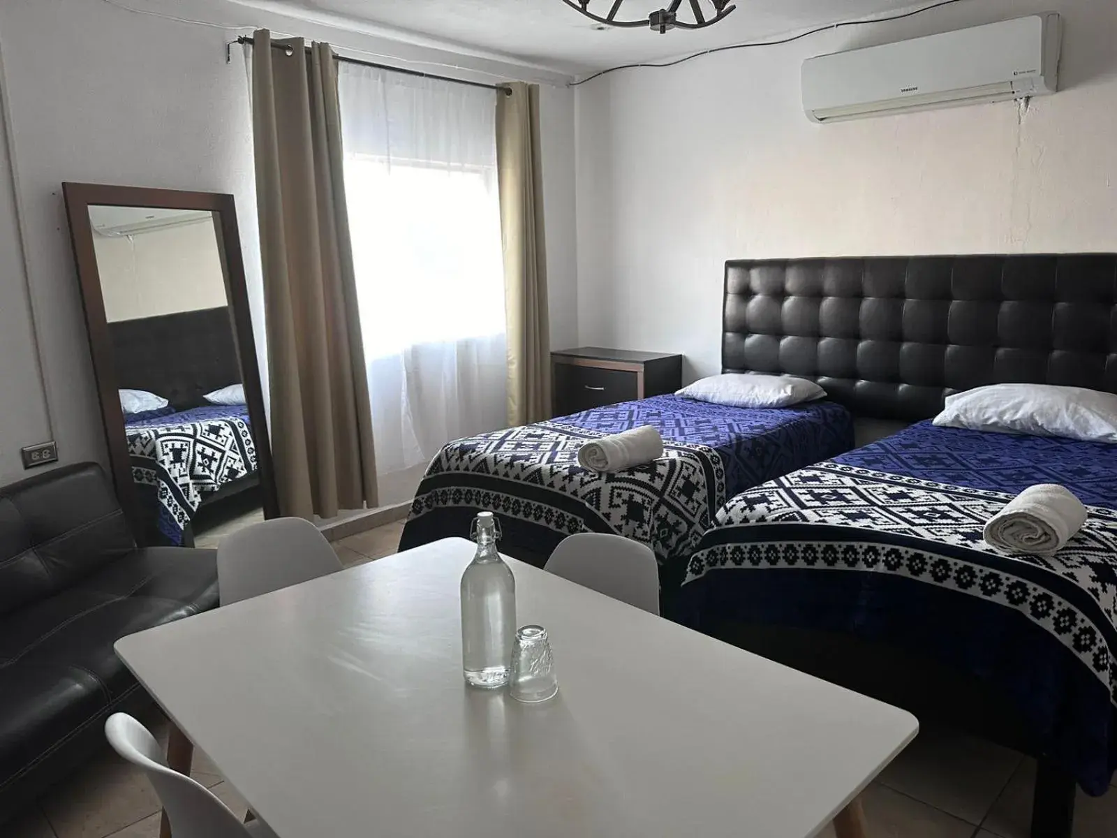 Twin Room with Private Bathroom in Suites Apodaca Twin Room with Private Bathroom in Suites Apodaca