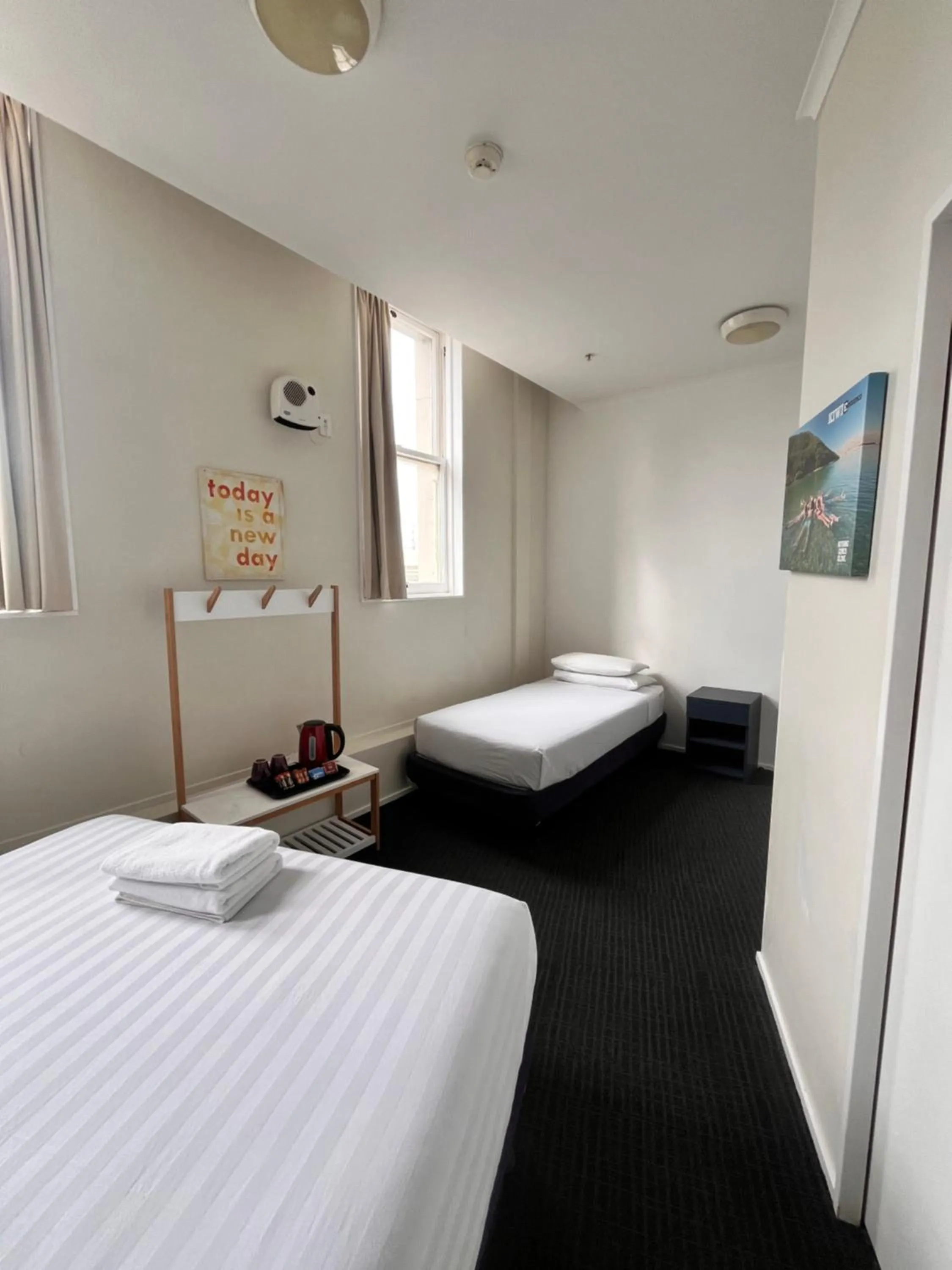 Bedroom, Bed in Nomads Capital Backpackers - Wellington