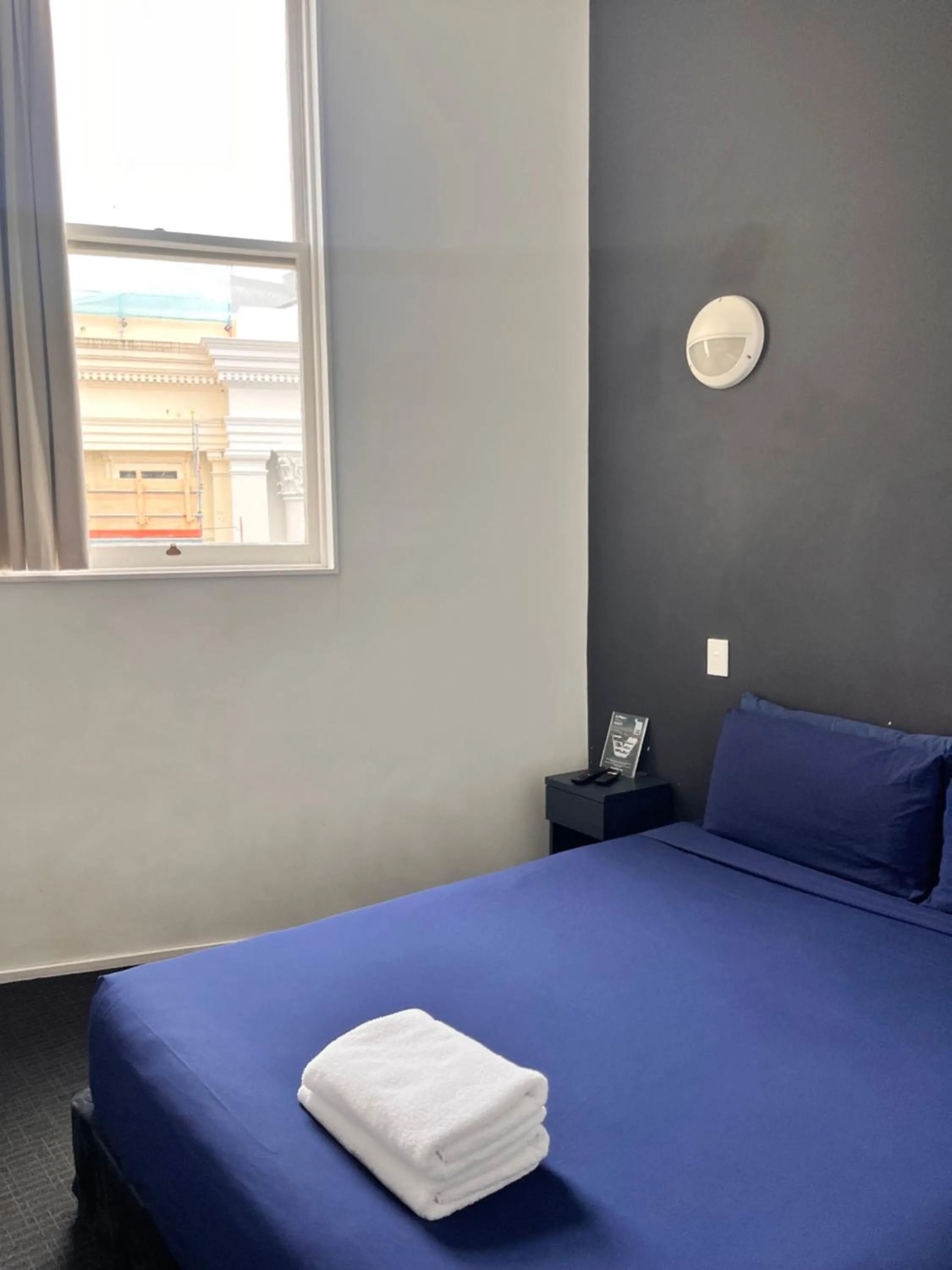 Bedroom, Bed in Nomads Capital Backpackers - Wellington