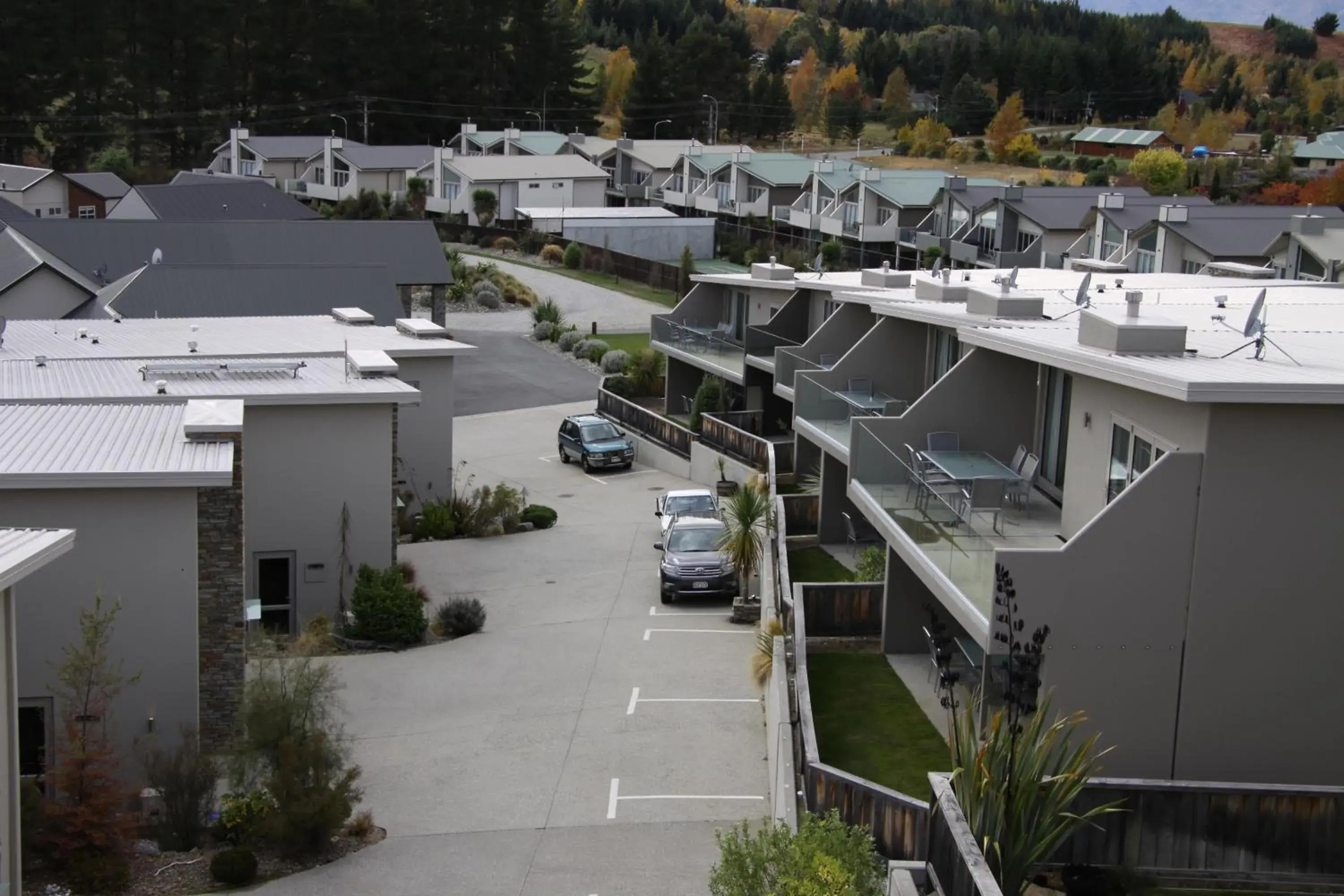 Facade/entrance in Alpine Resort Wanaka THC Hotels and Resorts Facade/entrance in Alpine Resort Wanaka THC Hotels and Resorts