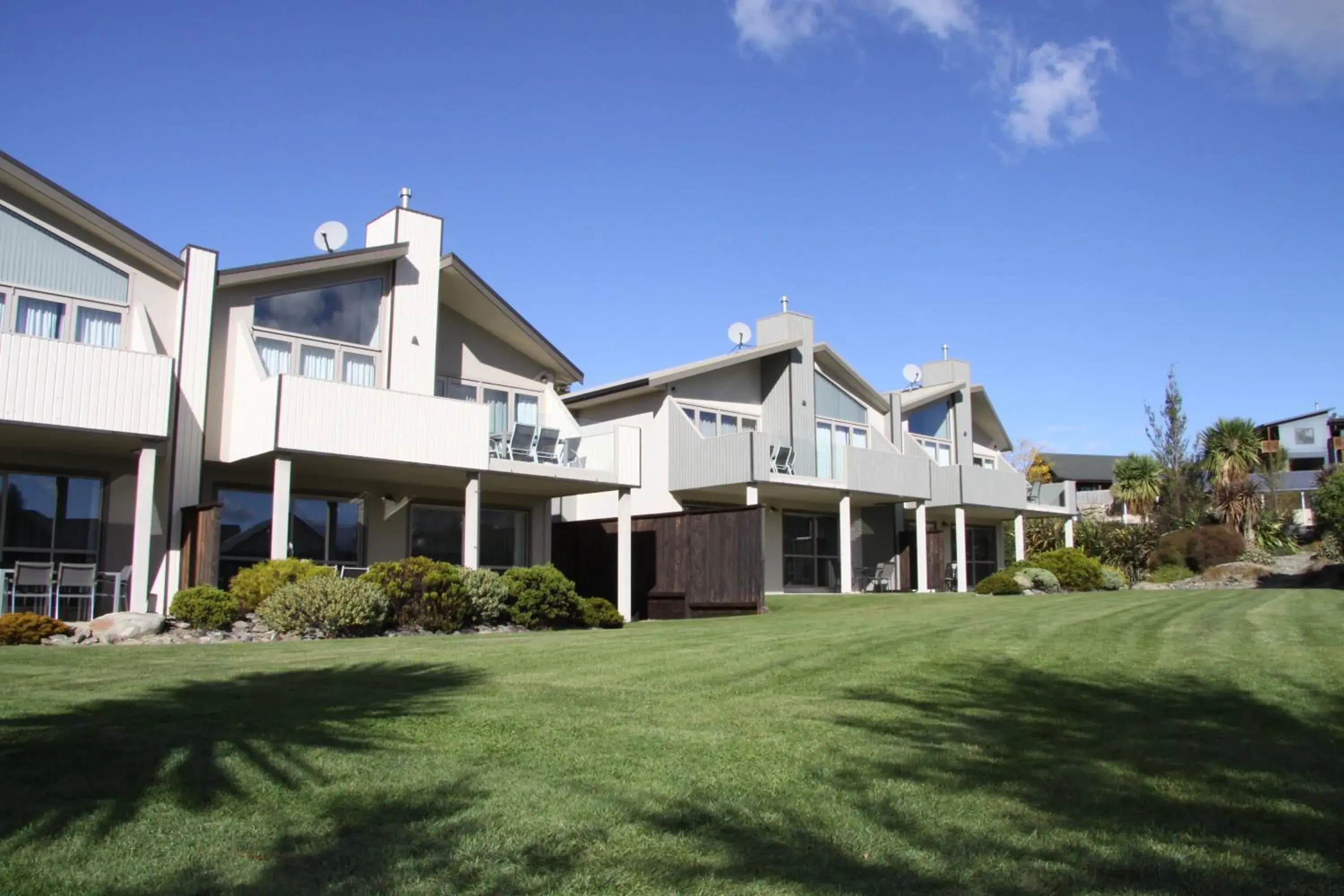 Facade/entrance in Alpine Resort Wanaka THC Hotels and Resorts Facade/entrance in Alpine Resort Wanaka THC Hotels and Resorts