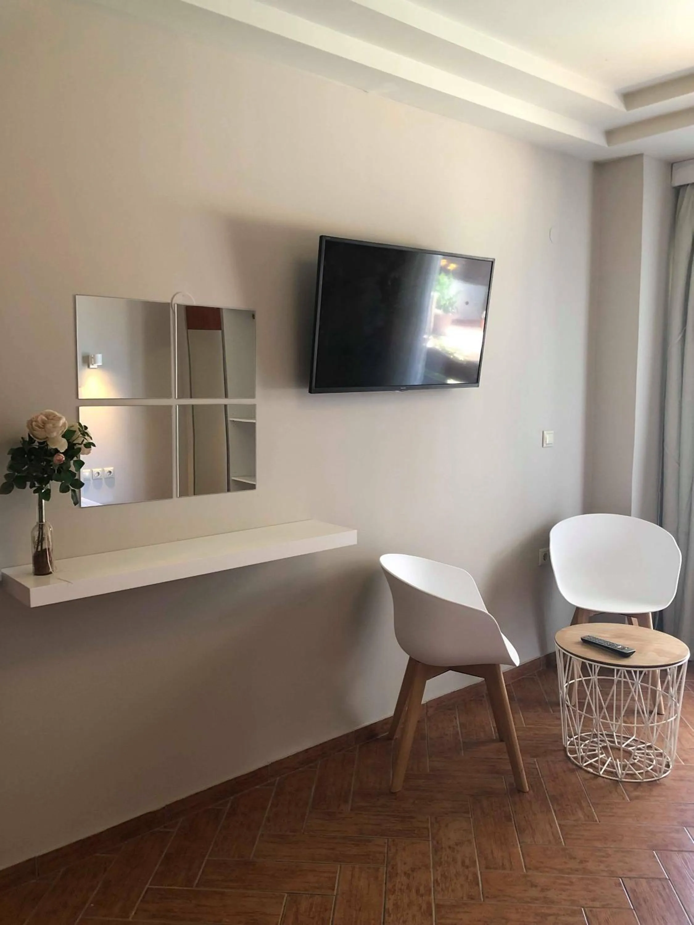 TV and multimedia in Girogiali beach hotel - Adults only