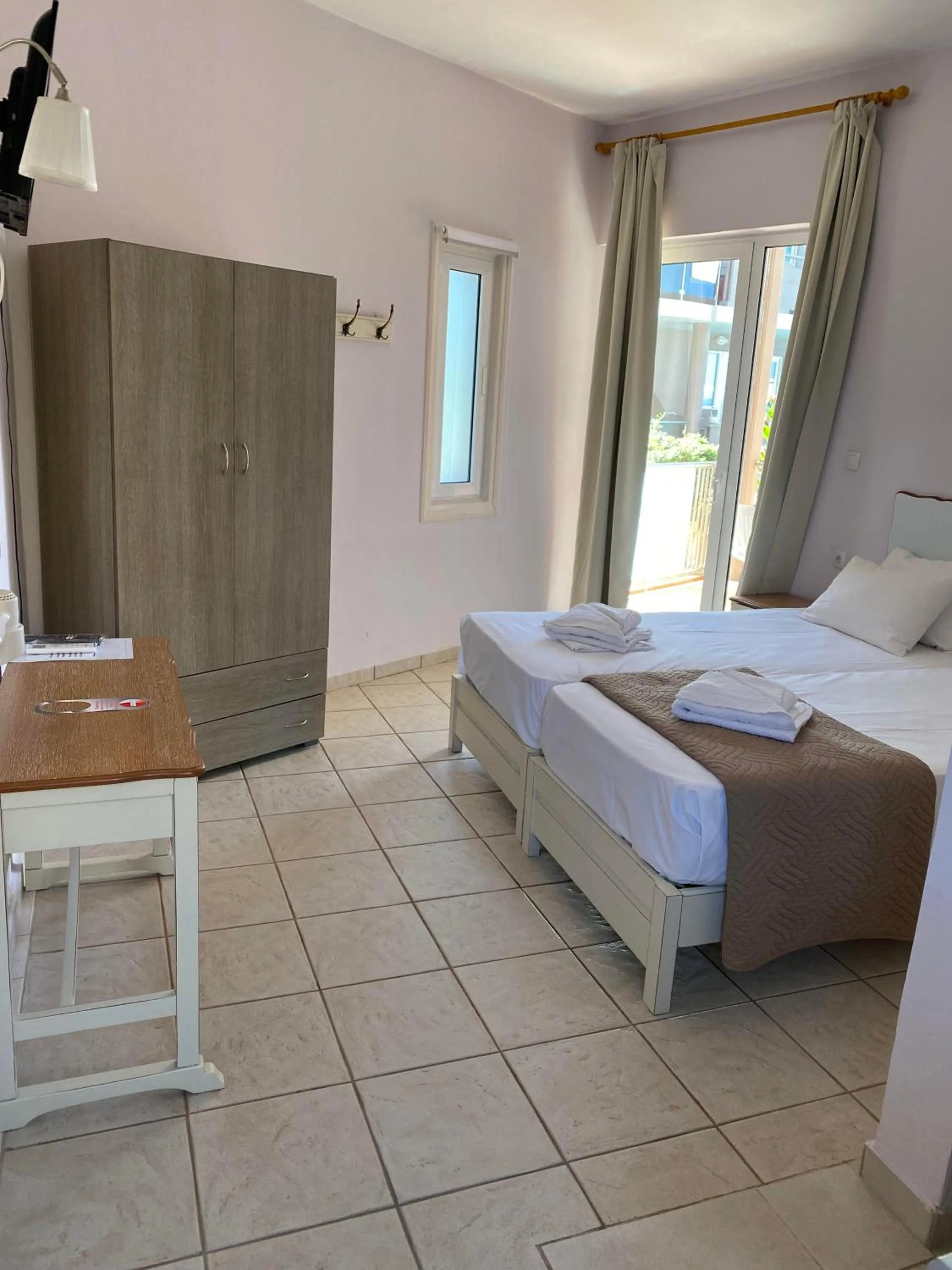 Bed in Girogiali beach hotel - Adults only