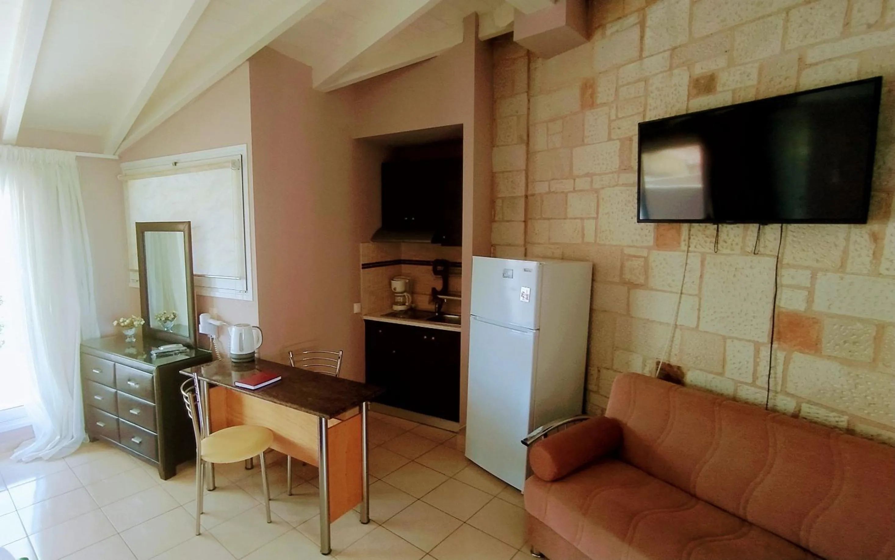 Bed in Girogiali beach hotel - Adults only