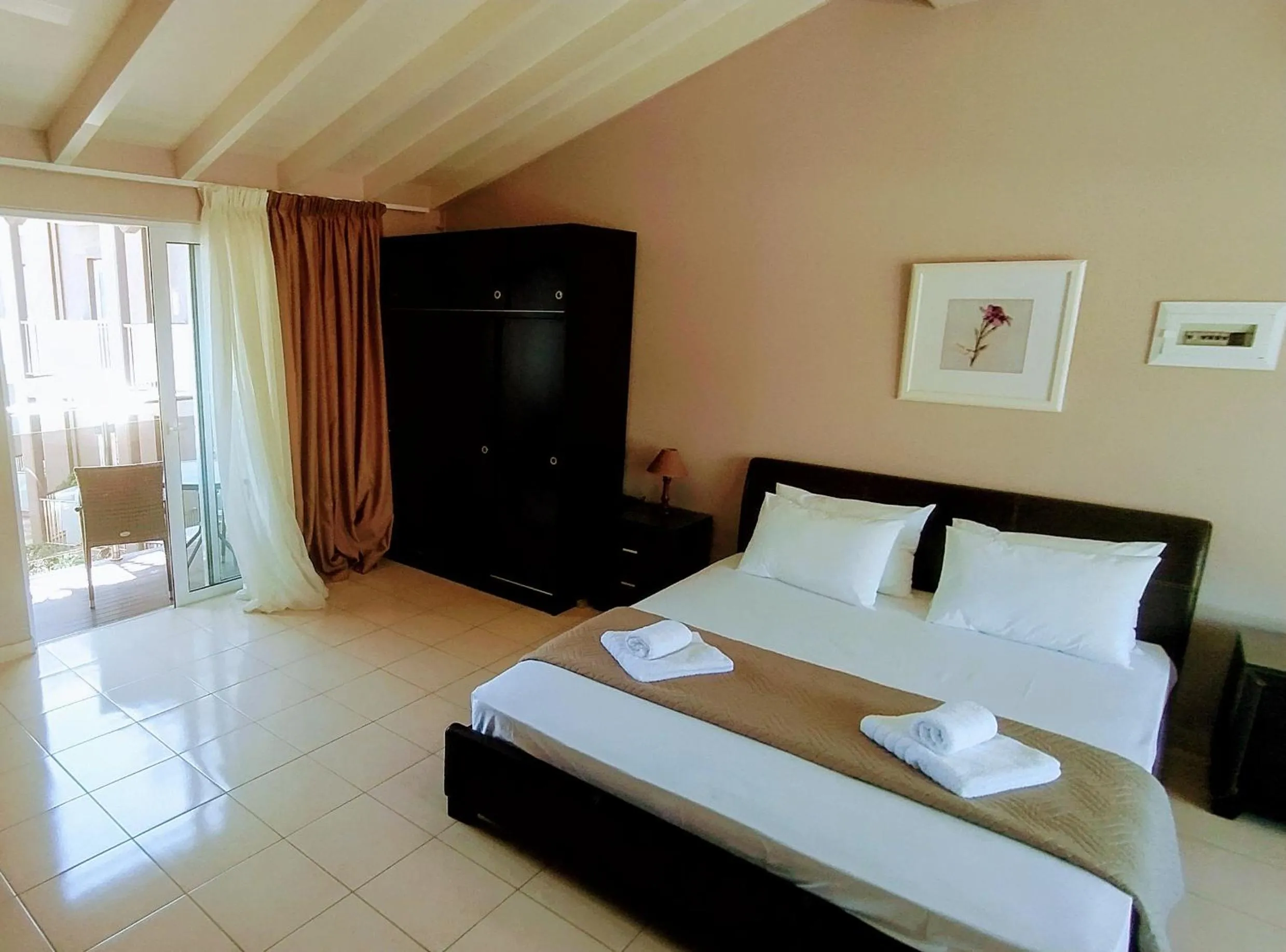 Bed in Girogiali beach hotel - Adults only