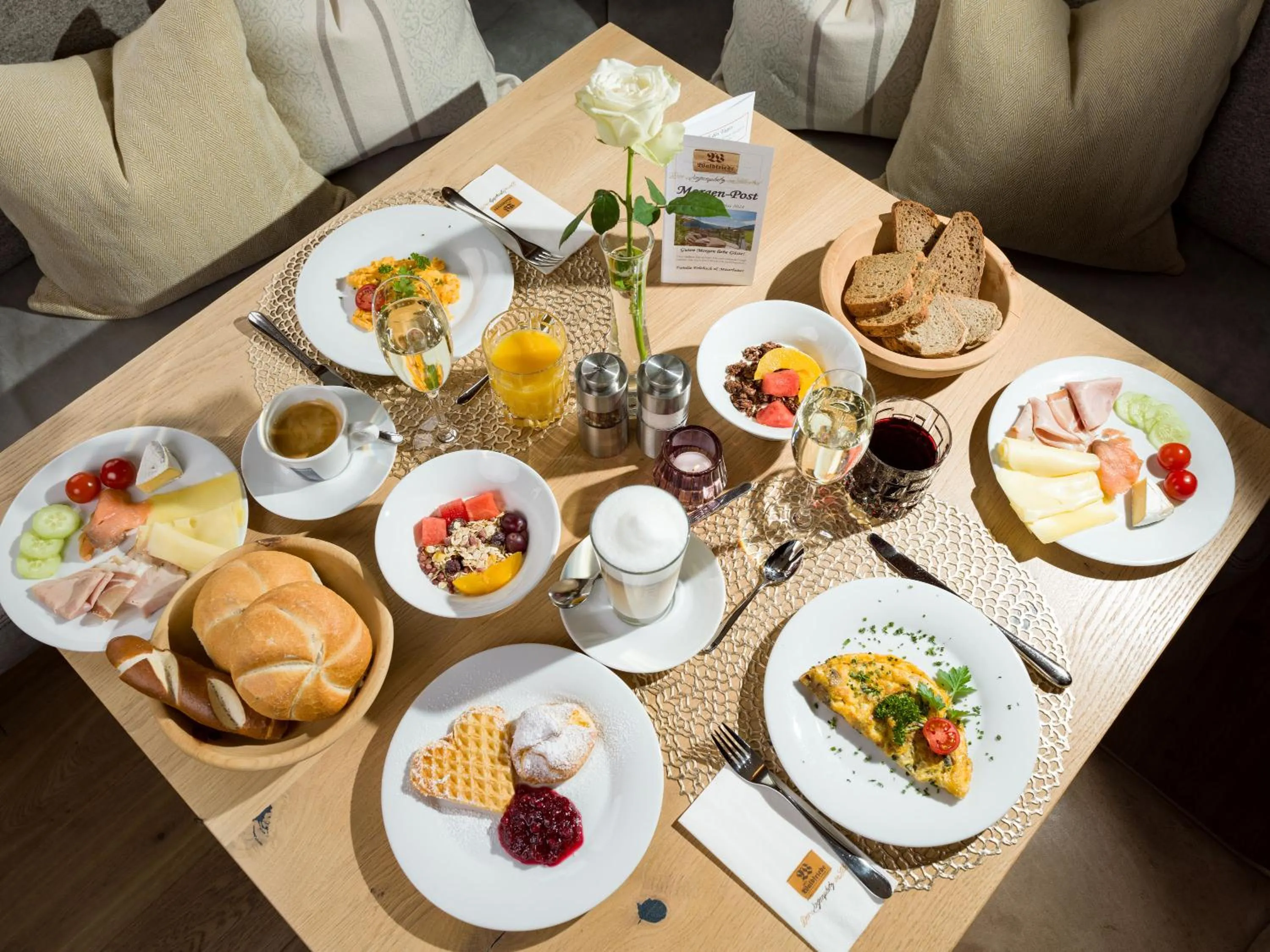 Breakfast in Hotel Waldfriede - Der Logenplatz im Zillertal