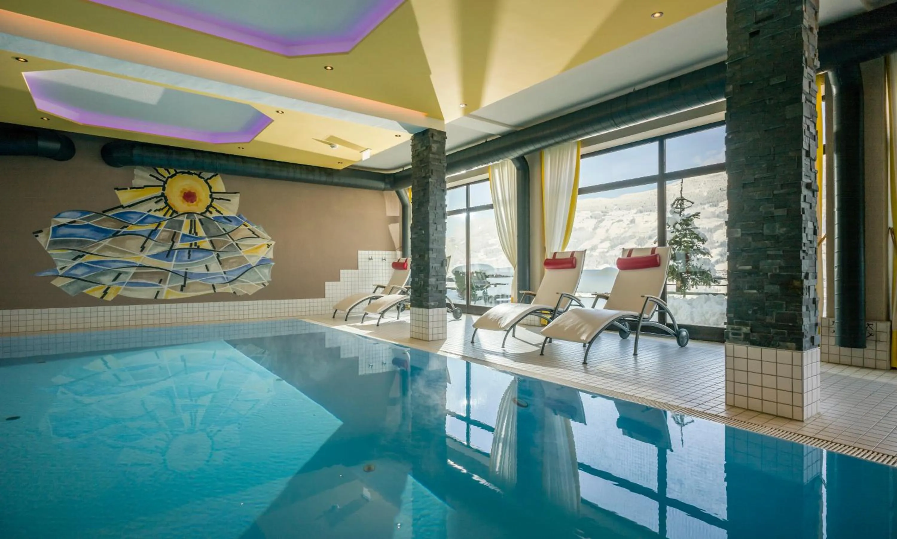 Swimming pool in Hotel Waldfriede - Der Logenplatz im Zillertal