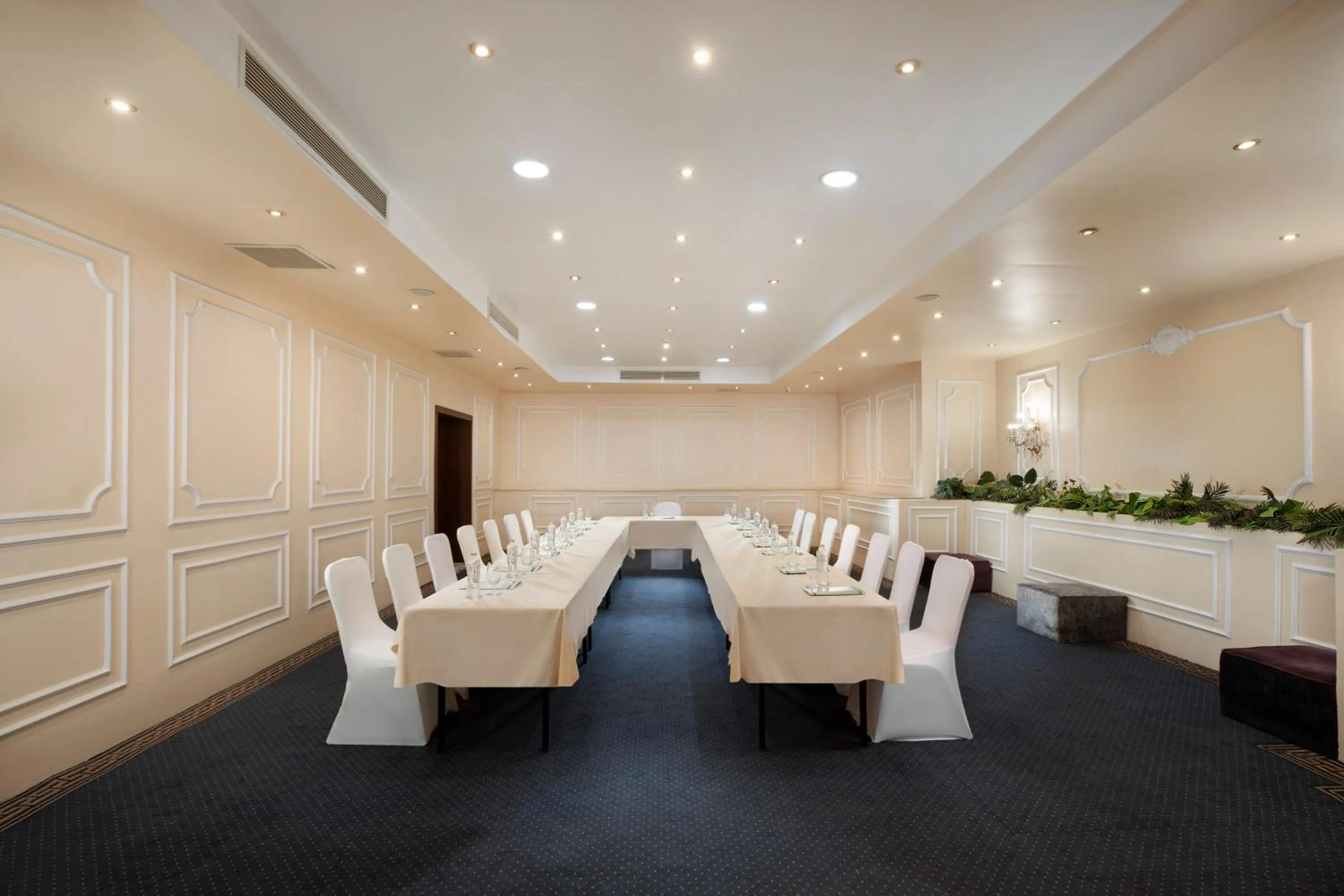 Meeting/conference room in Holidays Express Hotel