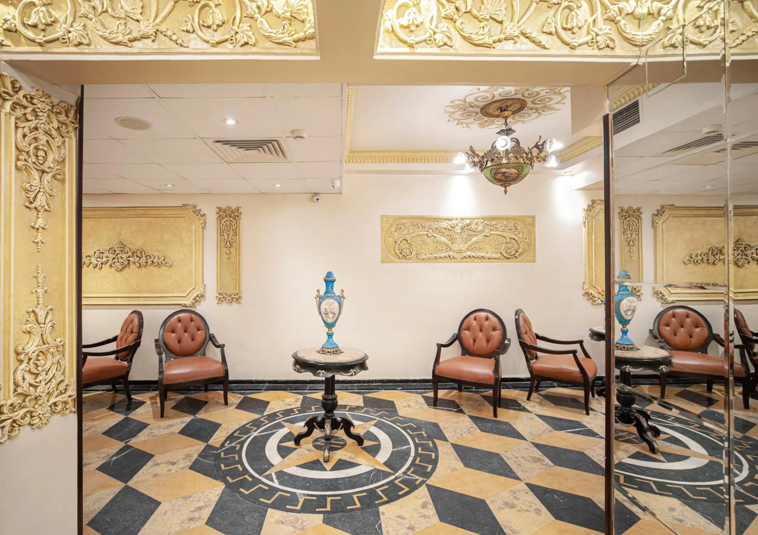 Lobby or reception in Holidays Express Hotel