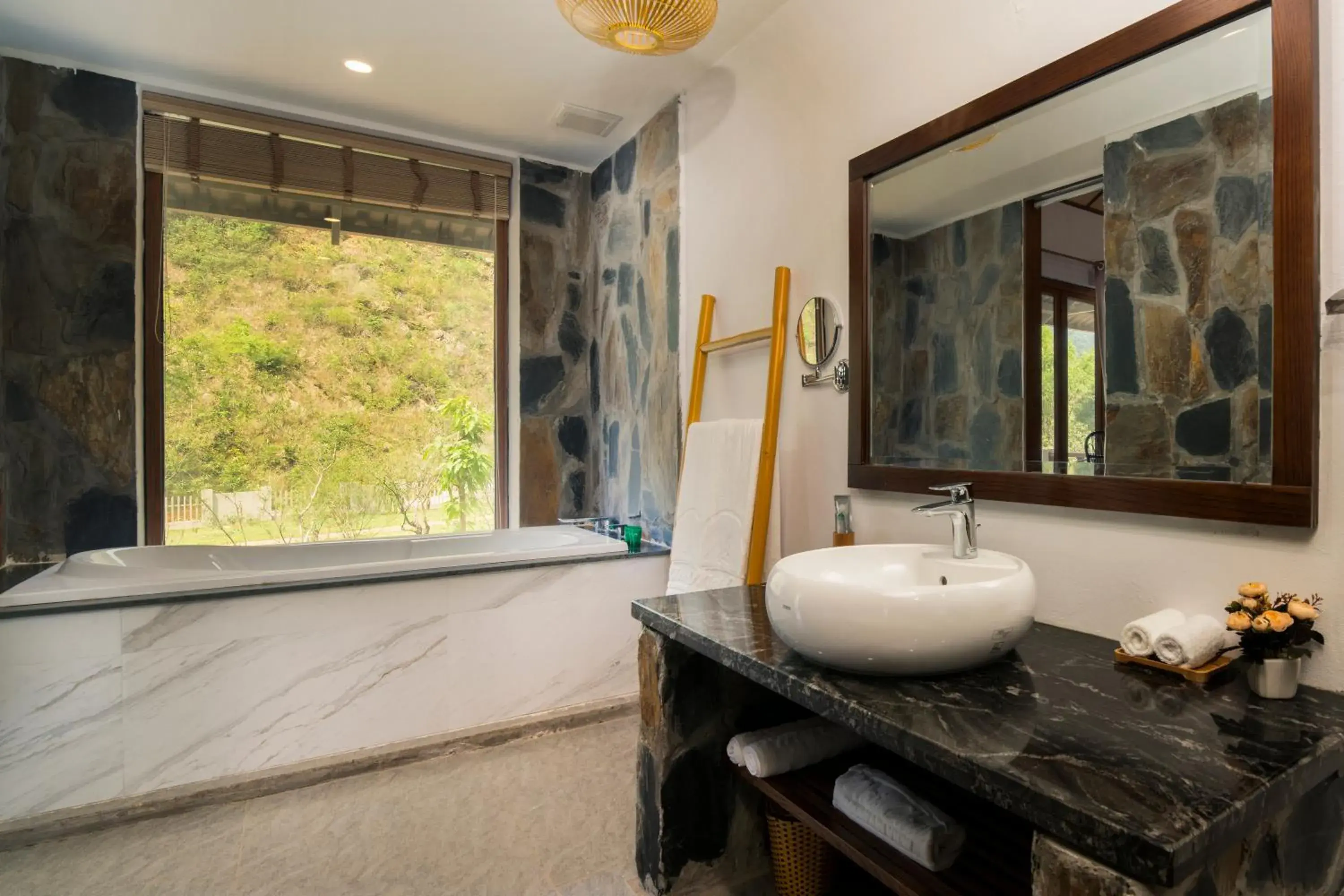 Shower in Mai Chau Mountain View Resort Shower in Mai Chau Mountain View Resort