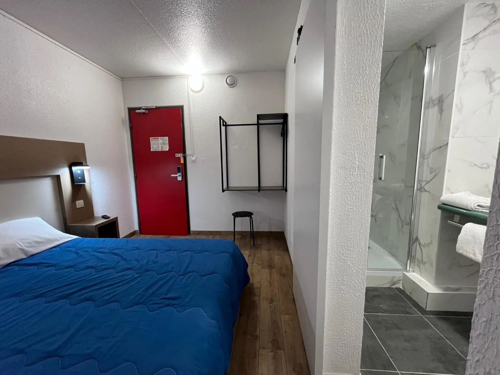 Shower, Bed in ClassEco Gent