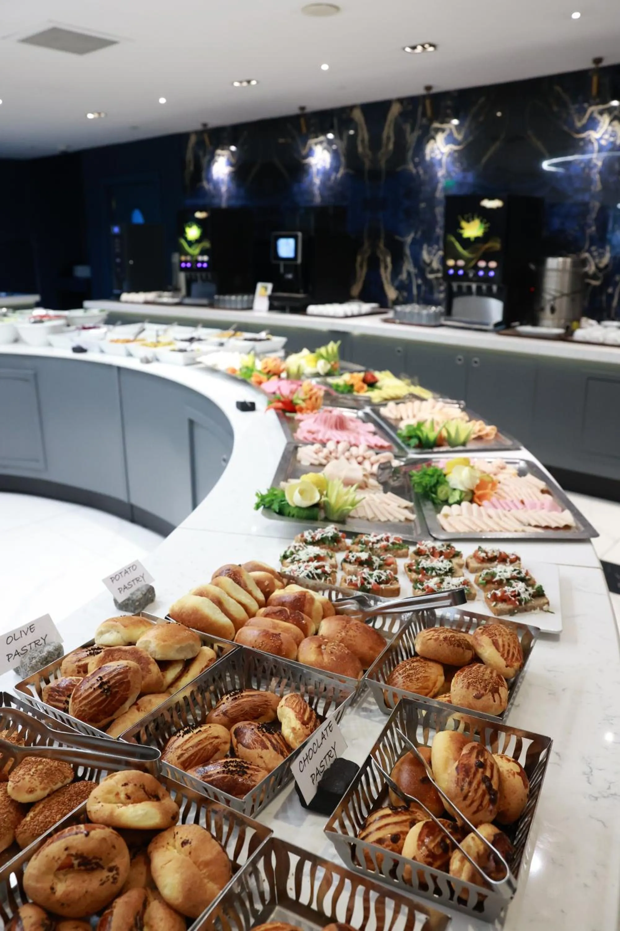 Food and drinks in Nova Plaza Crystal Hotel & Spa