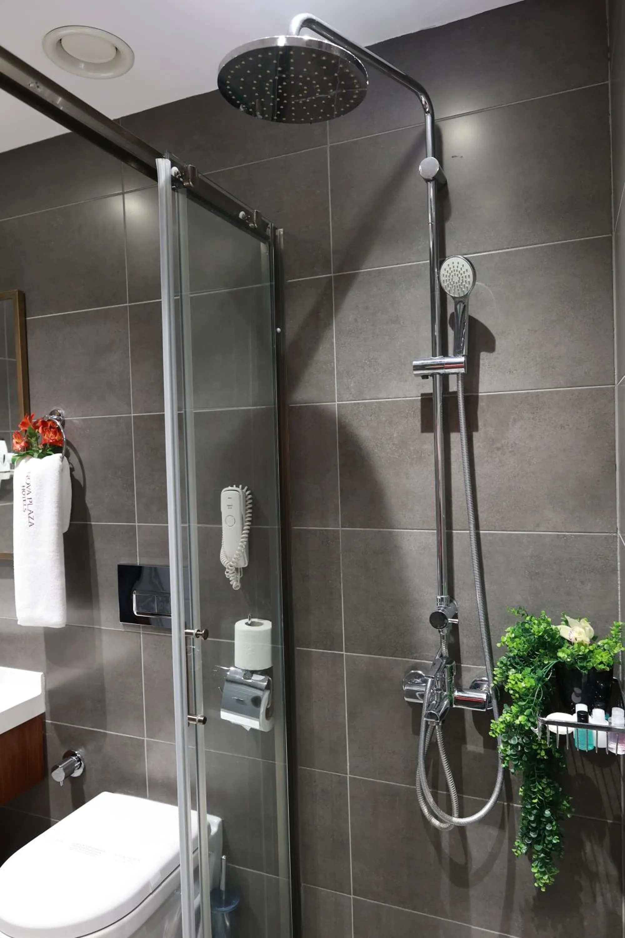 Shower in Nova Plaza Crystal Hotel & Spa