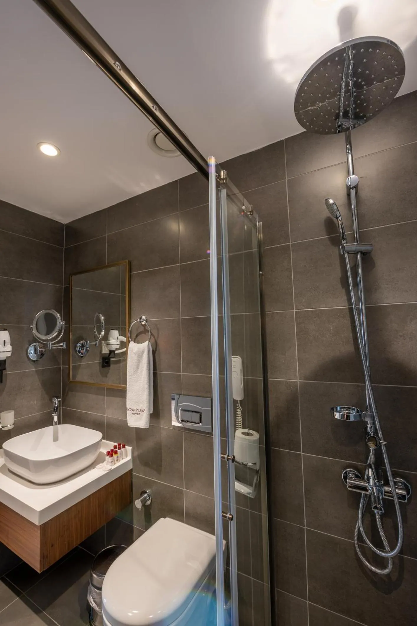 Shower in Nova Plaza Crystal Hotel & Spa