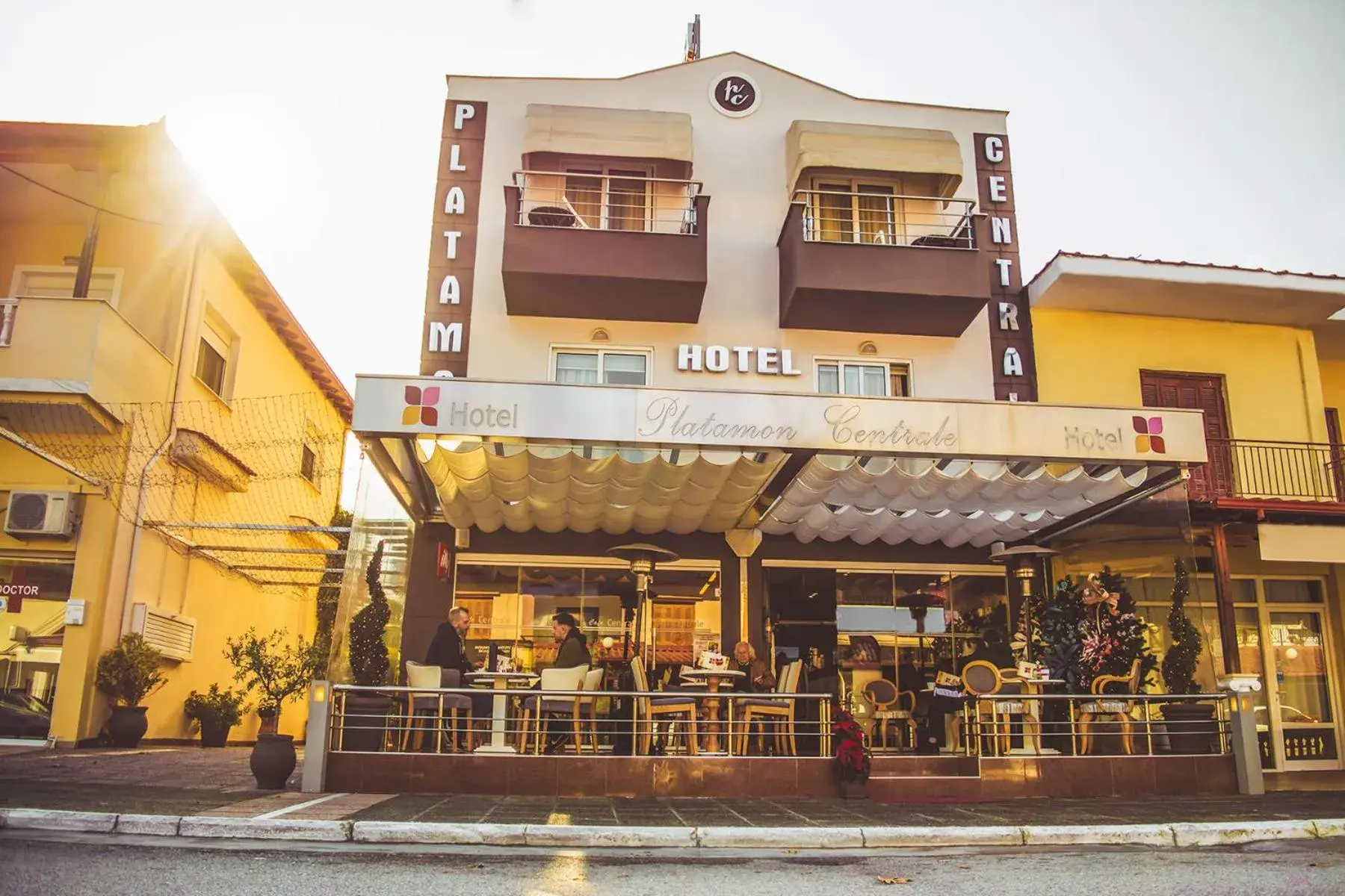 Property building in Platamon Centrale Property building in Platamon Centrale