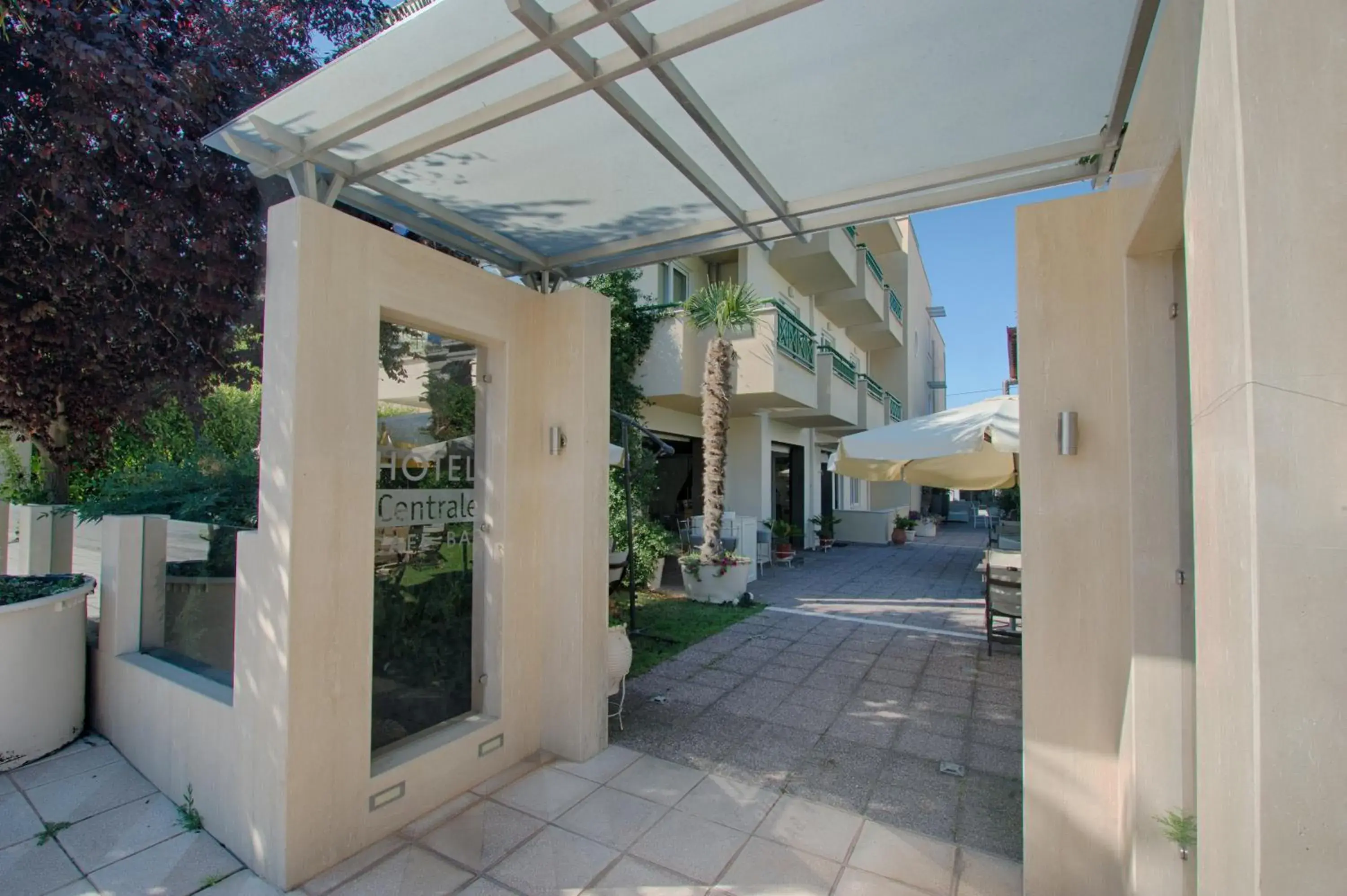 Facade/entrance in Platamon Centrale Facade/entrance in Platamon Centrale