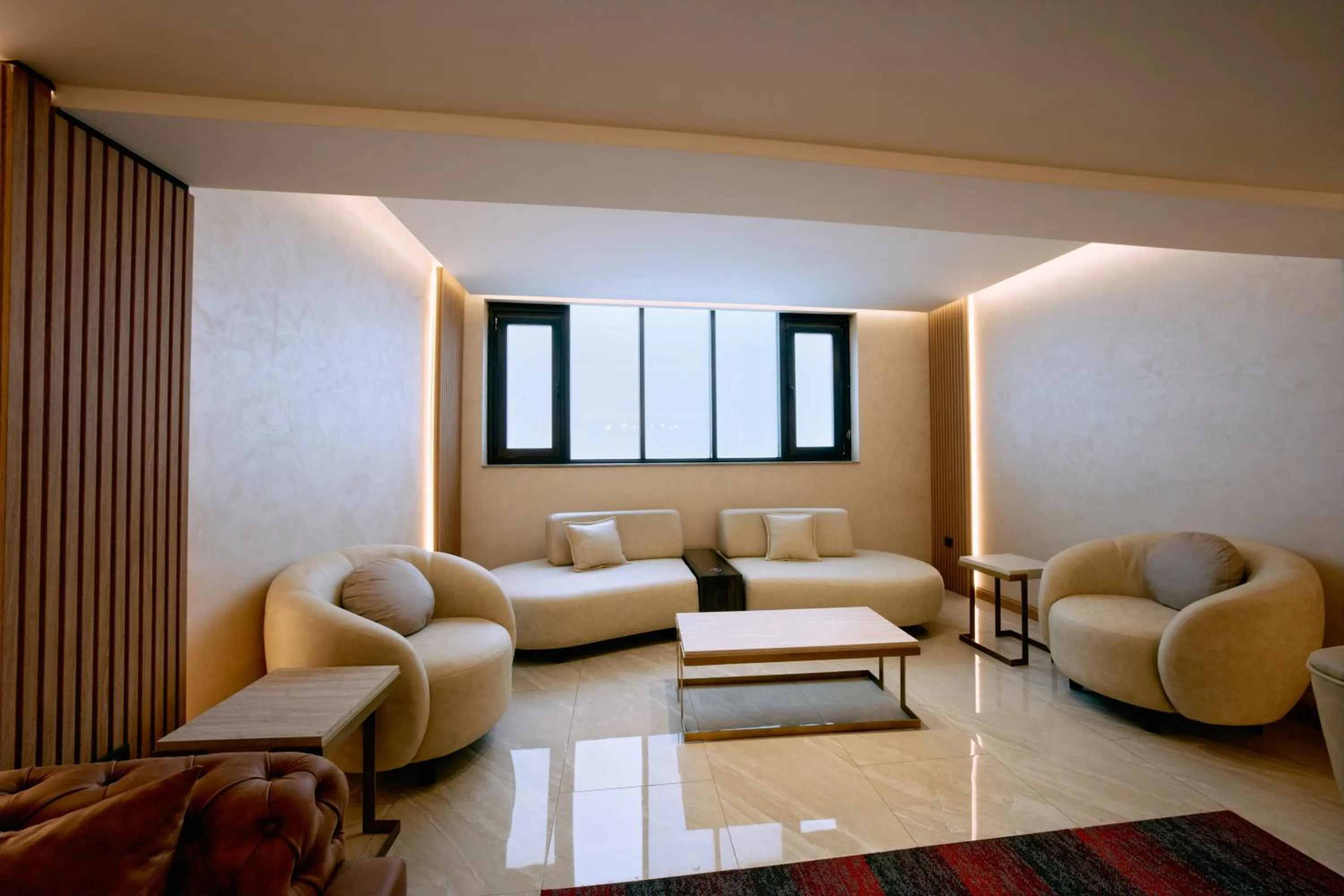 Seating area in Osmanbey Fatih Hotel