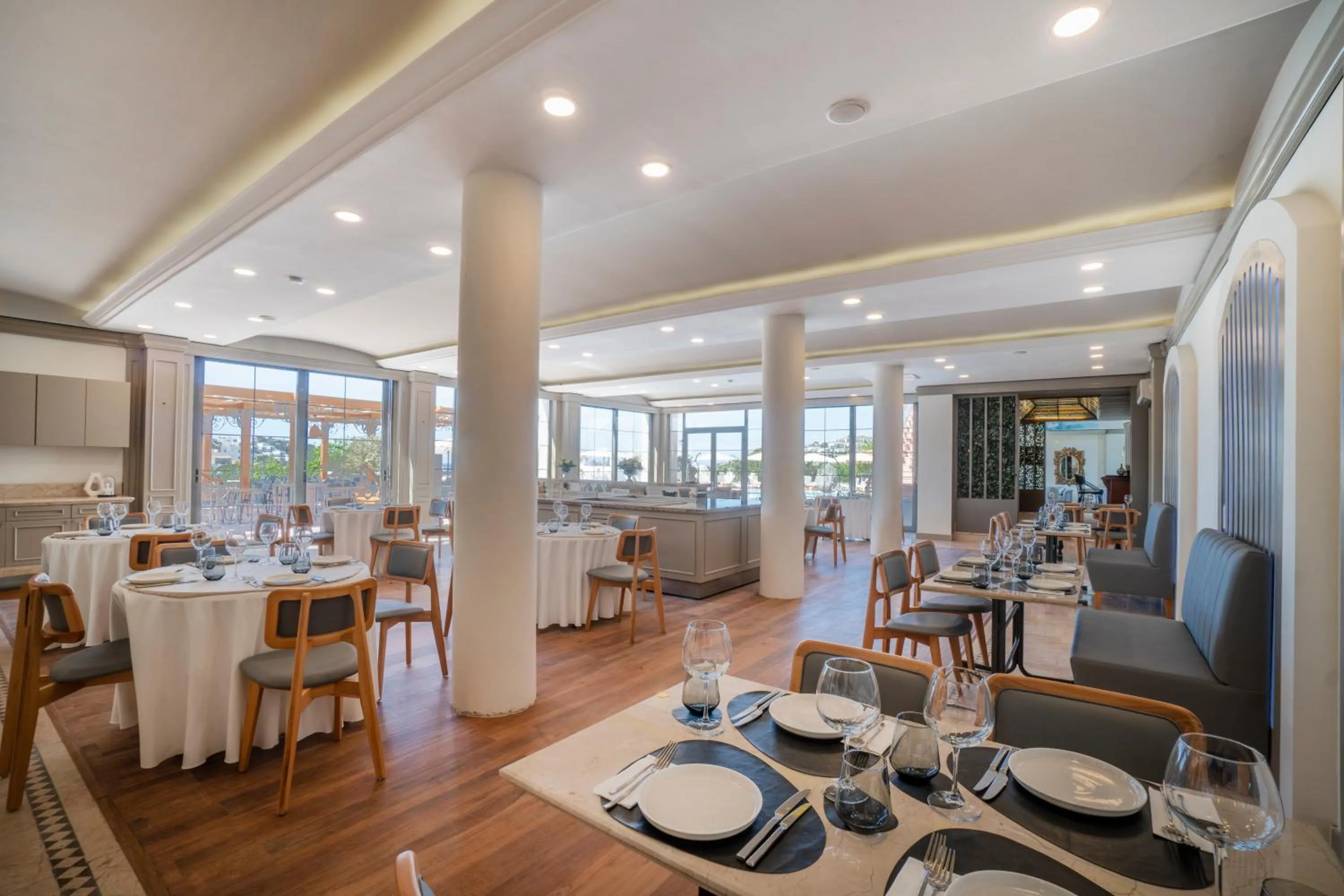 Restaurant/places to eat in Elementa Boutique Hotel - Adults Only