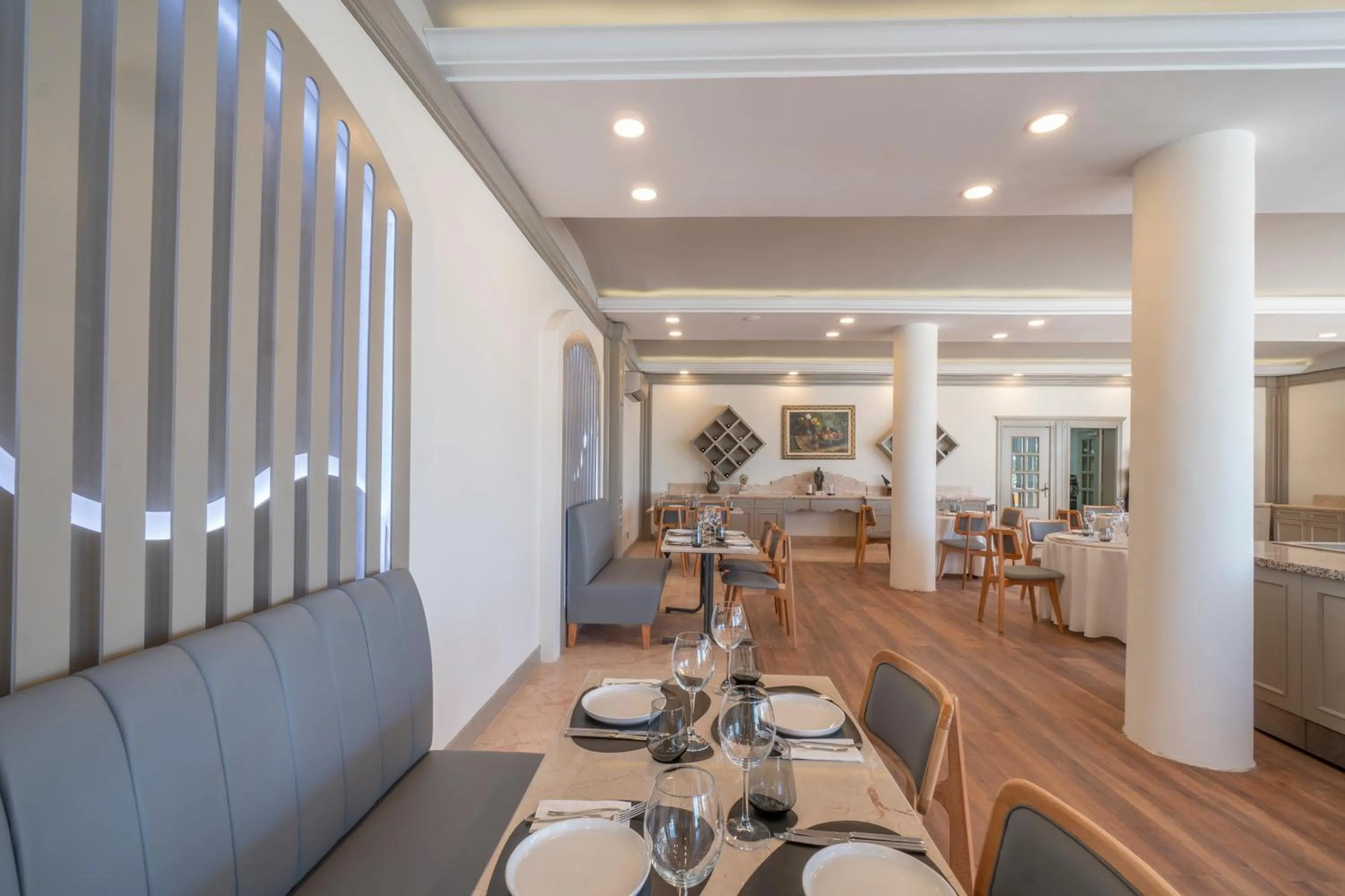 Restaurant/places to eat in Elementa Boutique Hotel - Adults Only