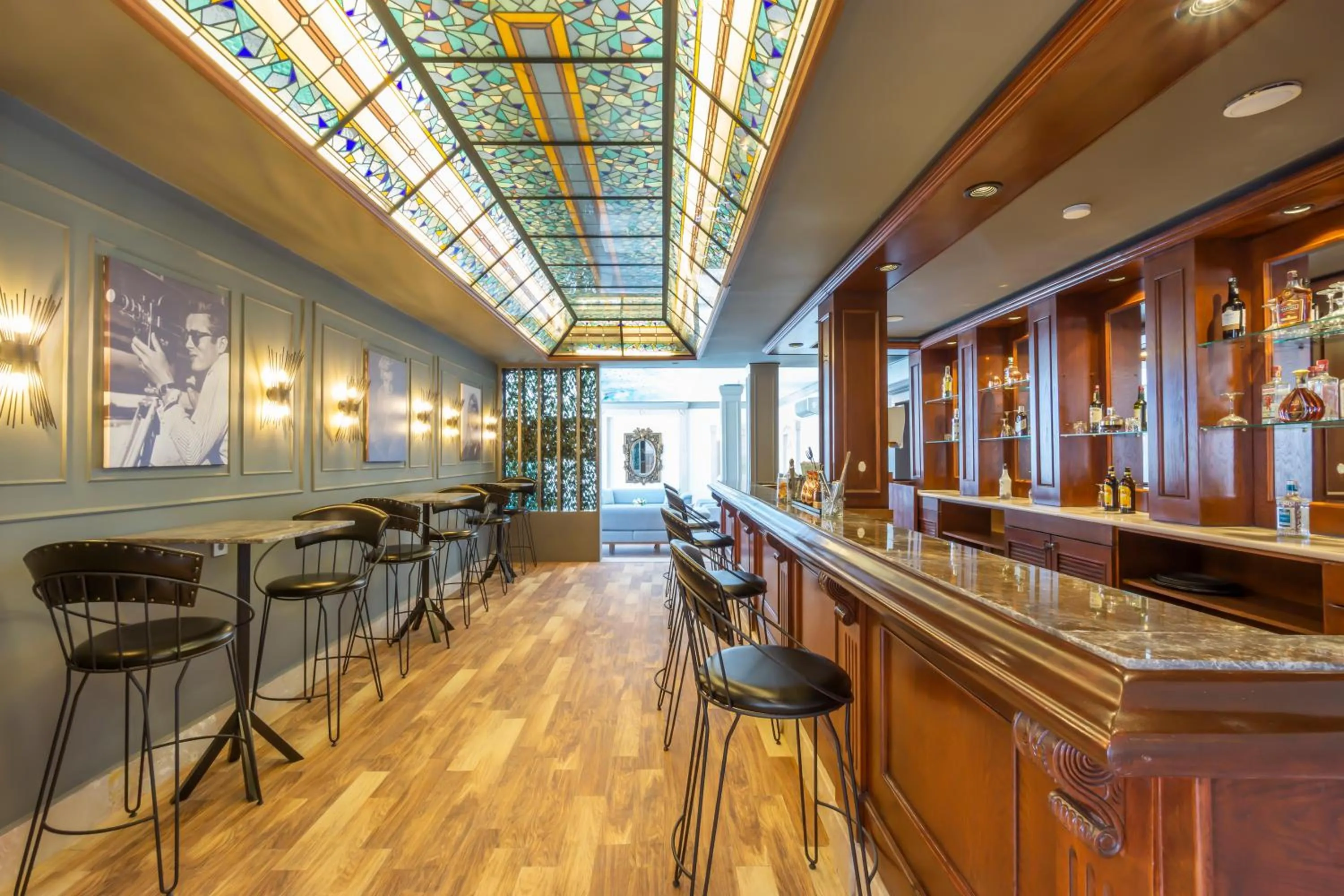 Restaurant/places to eat in Elementa Boutique Hotel - Adults Only