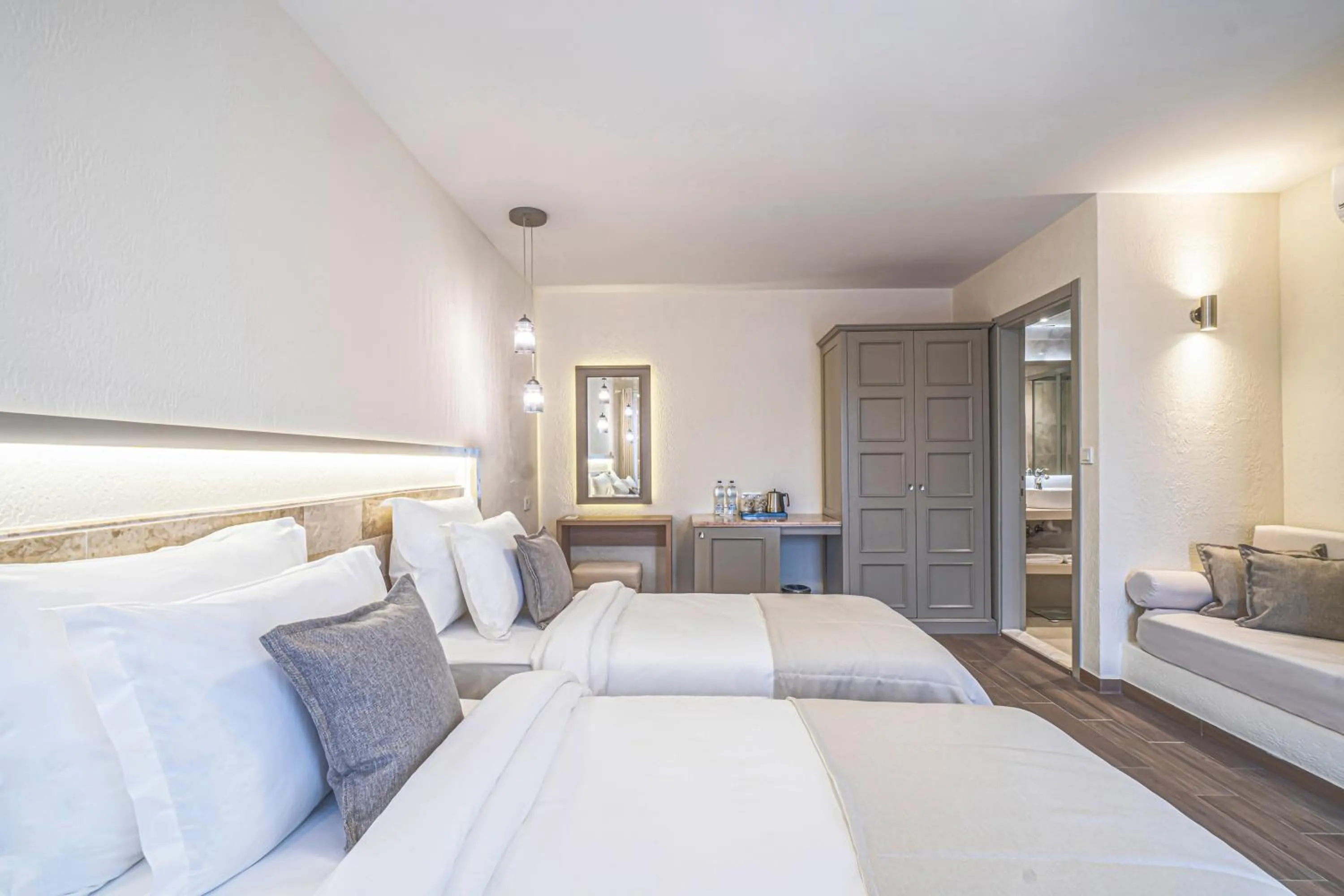 Photo of the whole room, Bed in Elementa Boutique Hotel - Adults Only